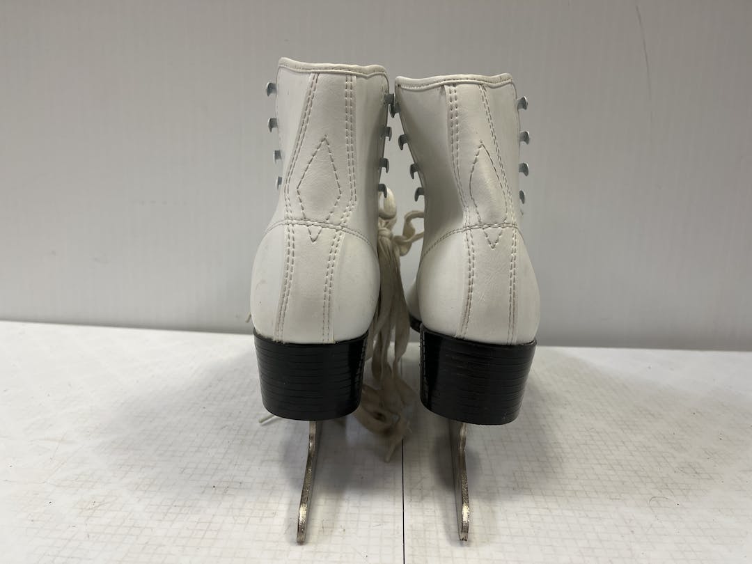 Used Ccm White Figure Skates Senior 7 Women's Figure Skates SidelineSwap