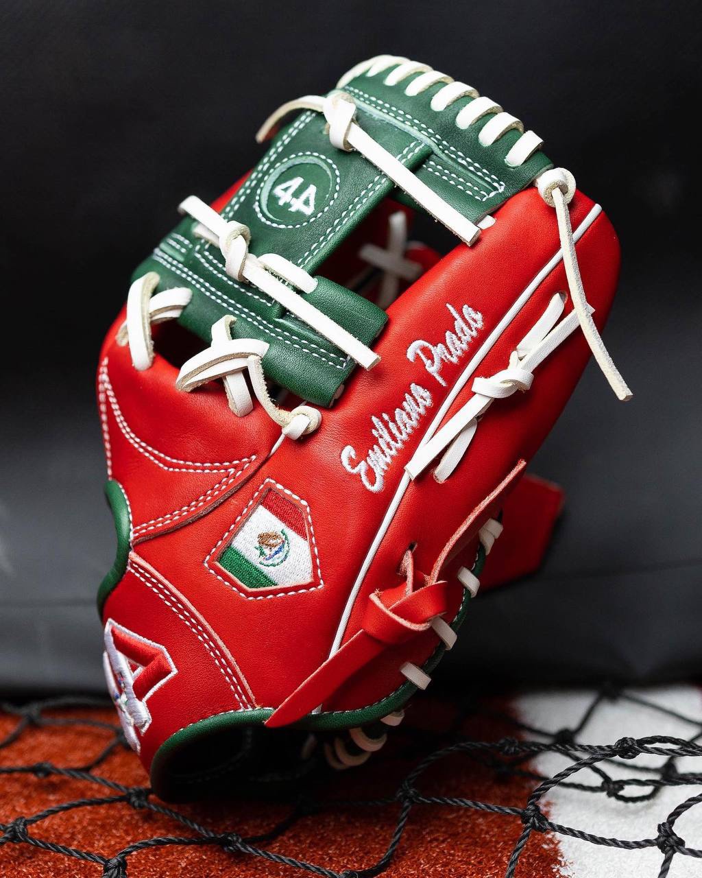 Right Hand Throw 11.5" Signiture Series Baseball Glove SidelineSwap