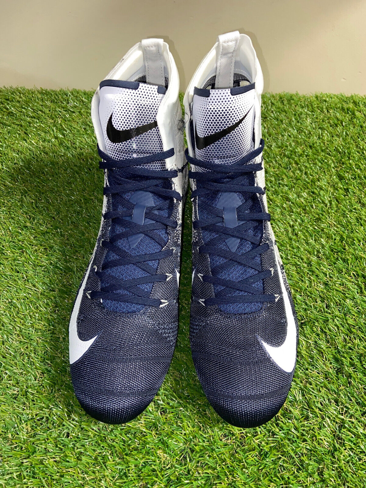 NIKE VAPOR UNTOUCHABLE ELITE 3 FOOTBALL CLEATS SIZE 10.5