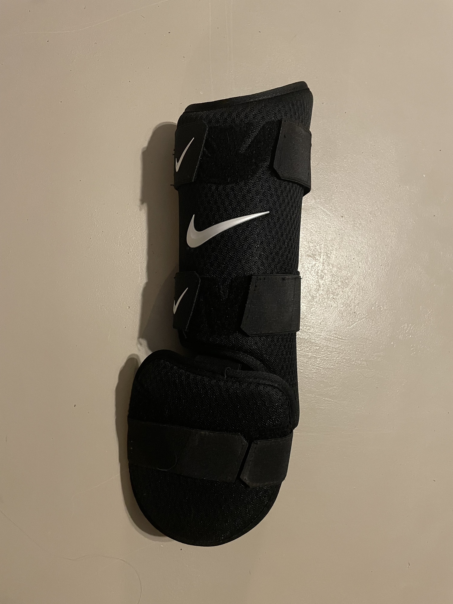 Nike Adult Hitter's Leg Guard *NEW* SidelineSwap
