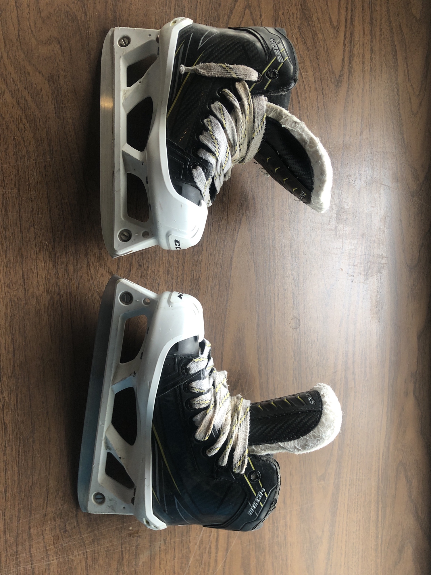 Junior CCM Regular Width Size 1 Tacks 4092 Hockey Goalie Skates