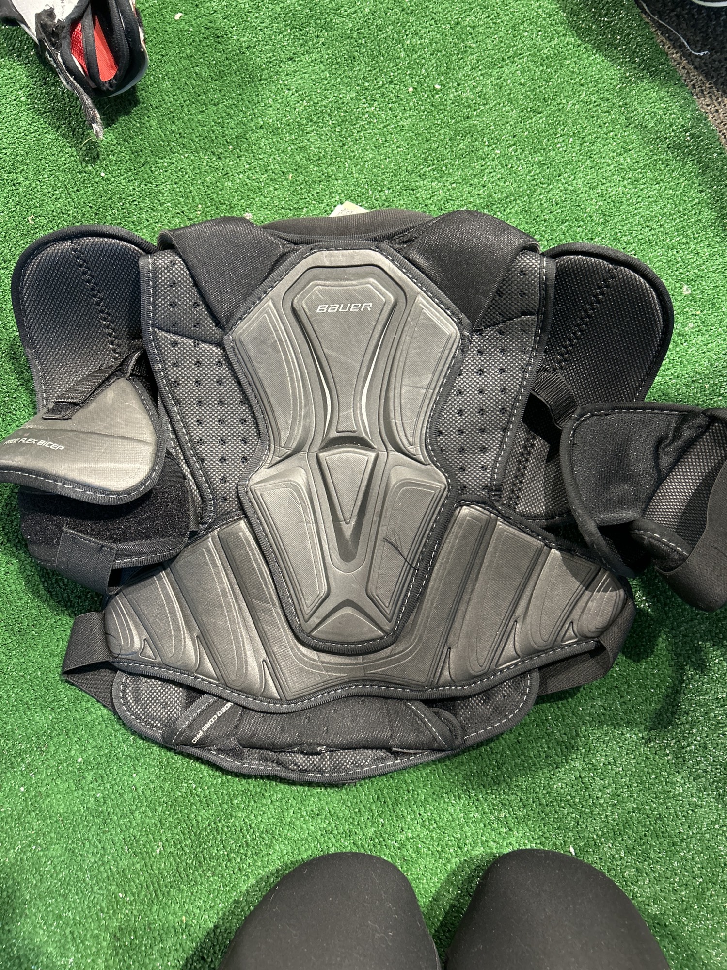 Used Junior Large Bauer Vapor x900 Lite Shoulder Pads SidelineSwap