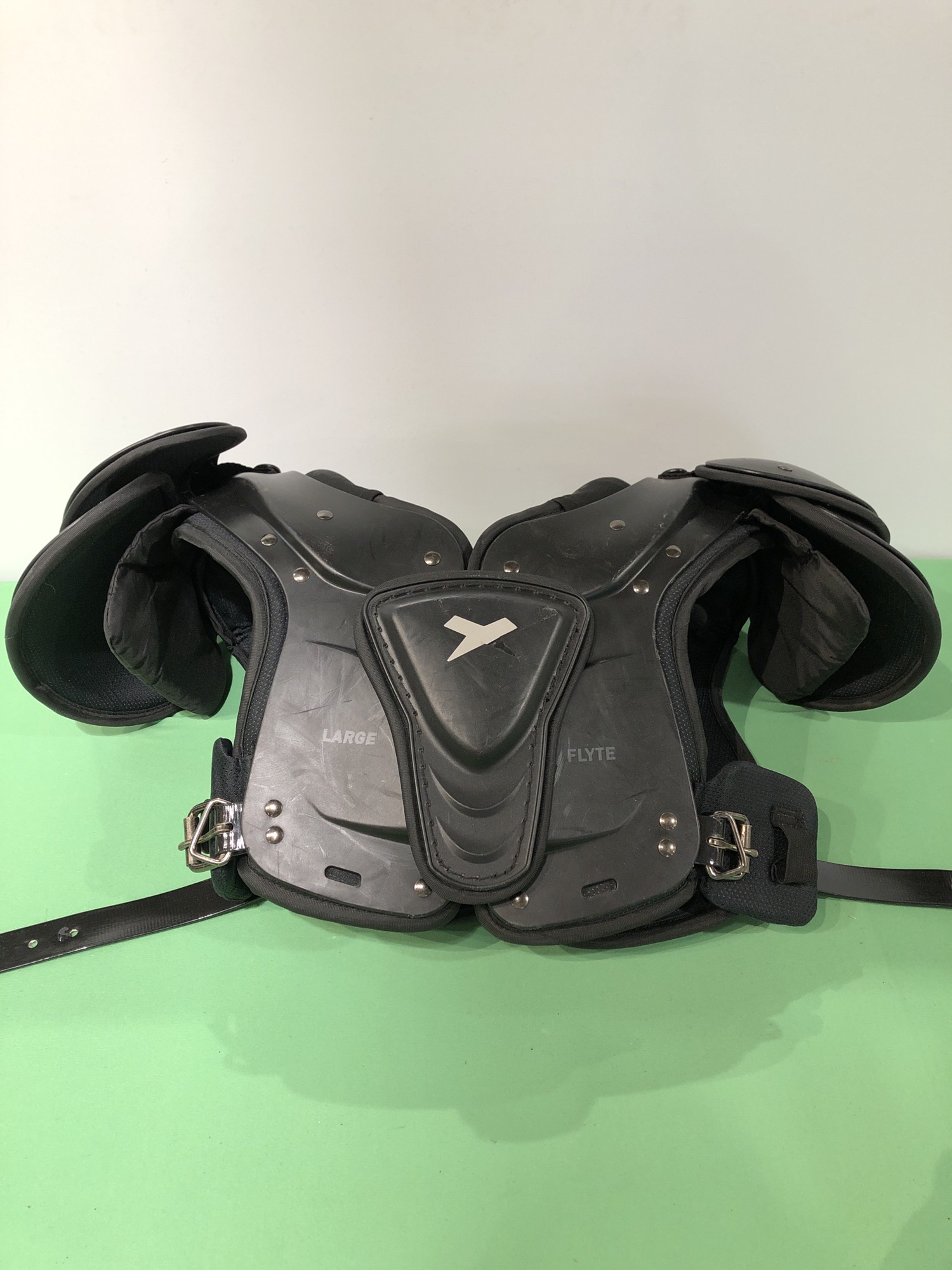 Used Youth Xenith Flyte Football Shoulder Pads (Size Large) SidelineSwap