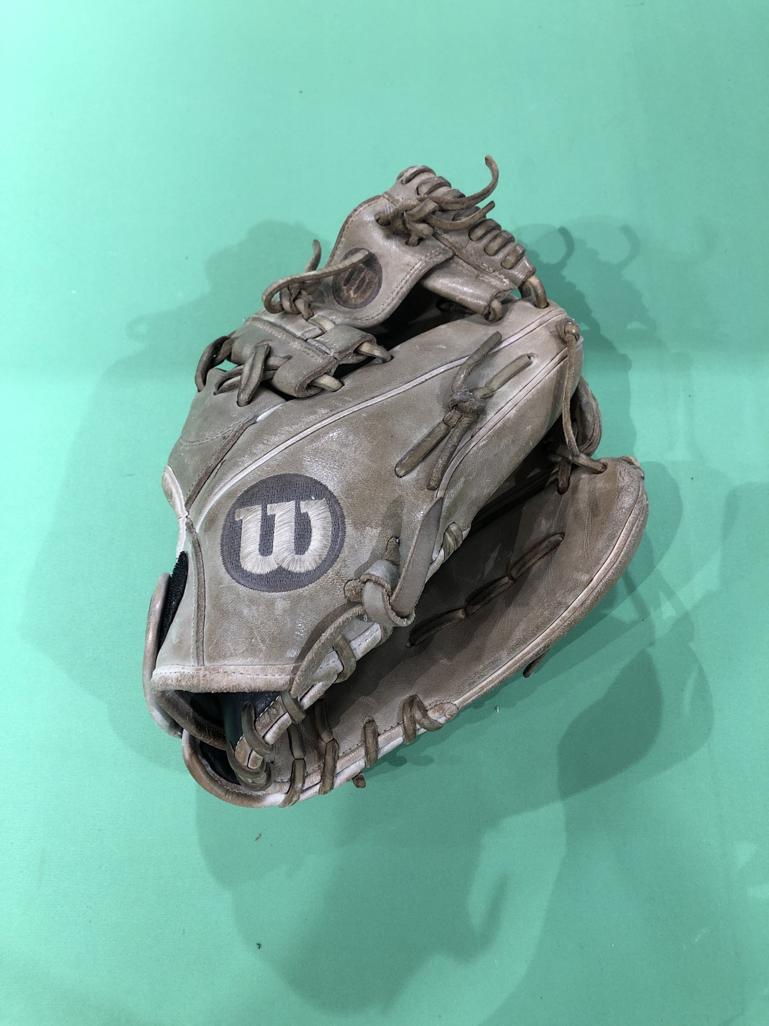 Used Wilson A2000 RightHand Throw Outfield Softball Glove (11.75