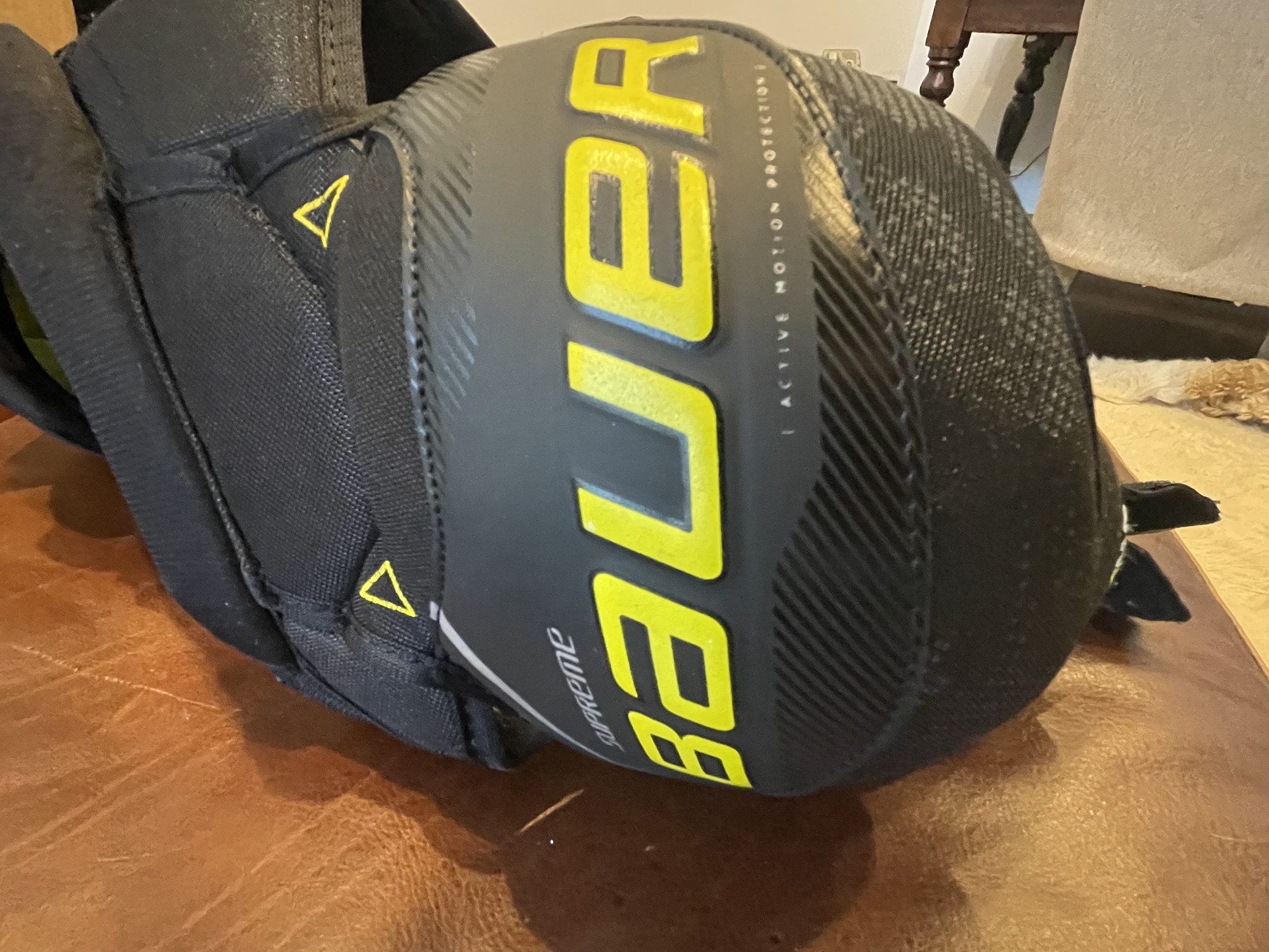 Intermediate Medium Bauer Supreme 3S Shoulder Pads SidelineSwap