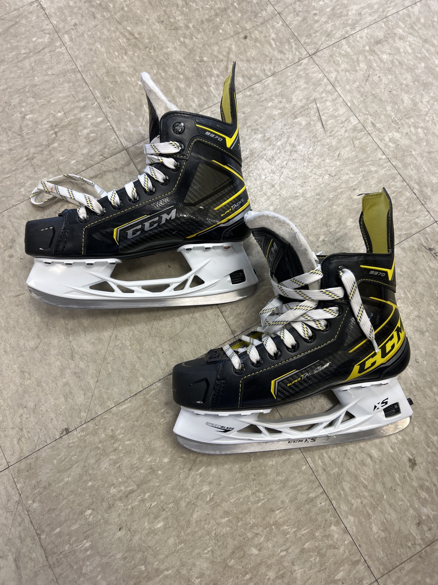 Senior Used CCM Super Tacks 9370 Hockey Skates D&R (Regular) 5.5