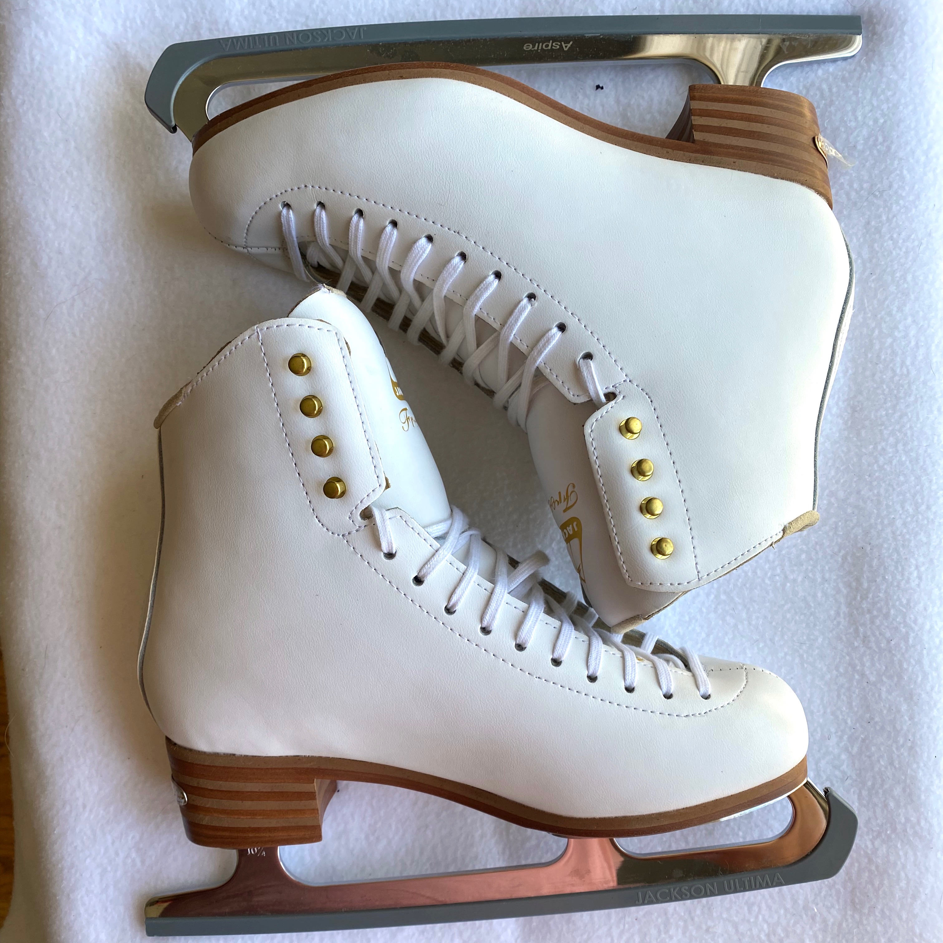 New Jackson Freestyle DJ2100 Figure Skates Size 8.5 C w/ Aspire Blades