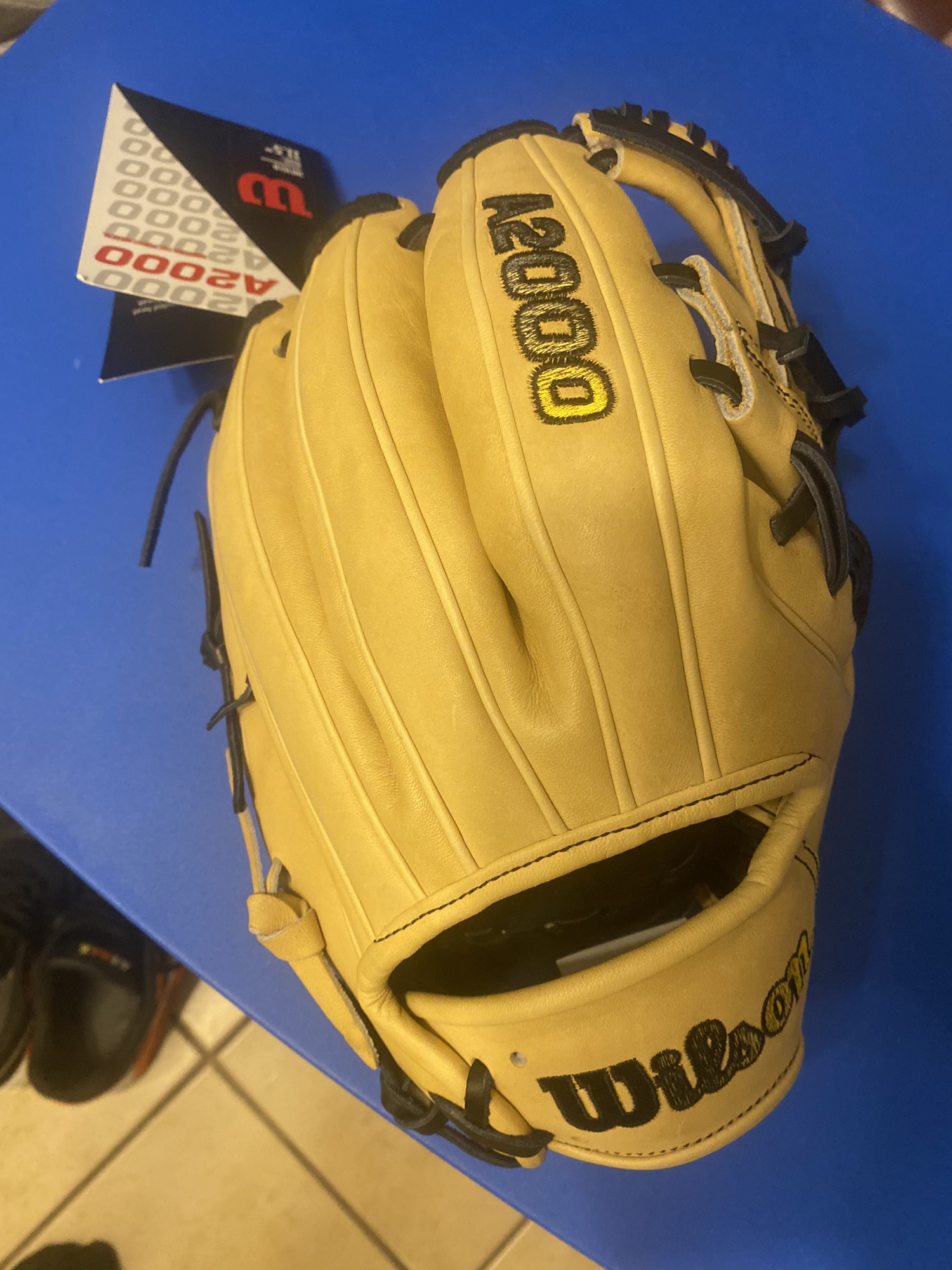 New Infield 11.5" A2000 Baseball Glove SidelineSwap