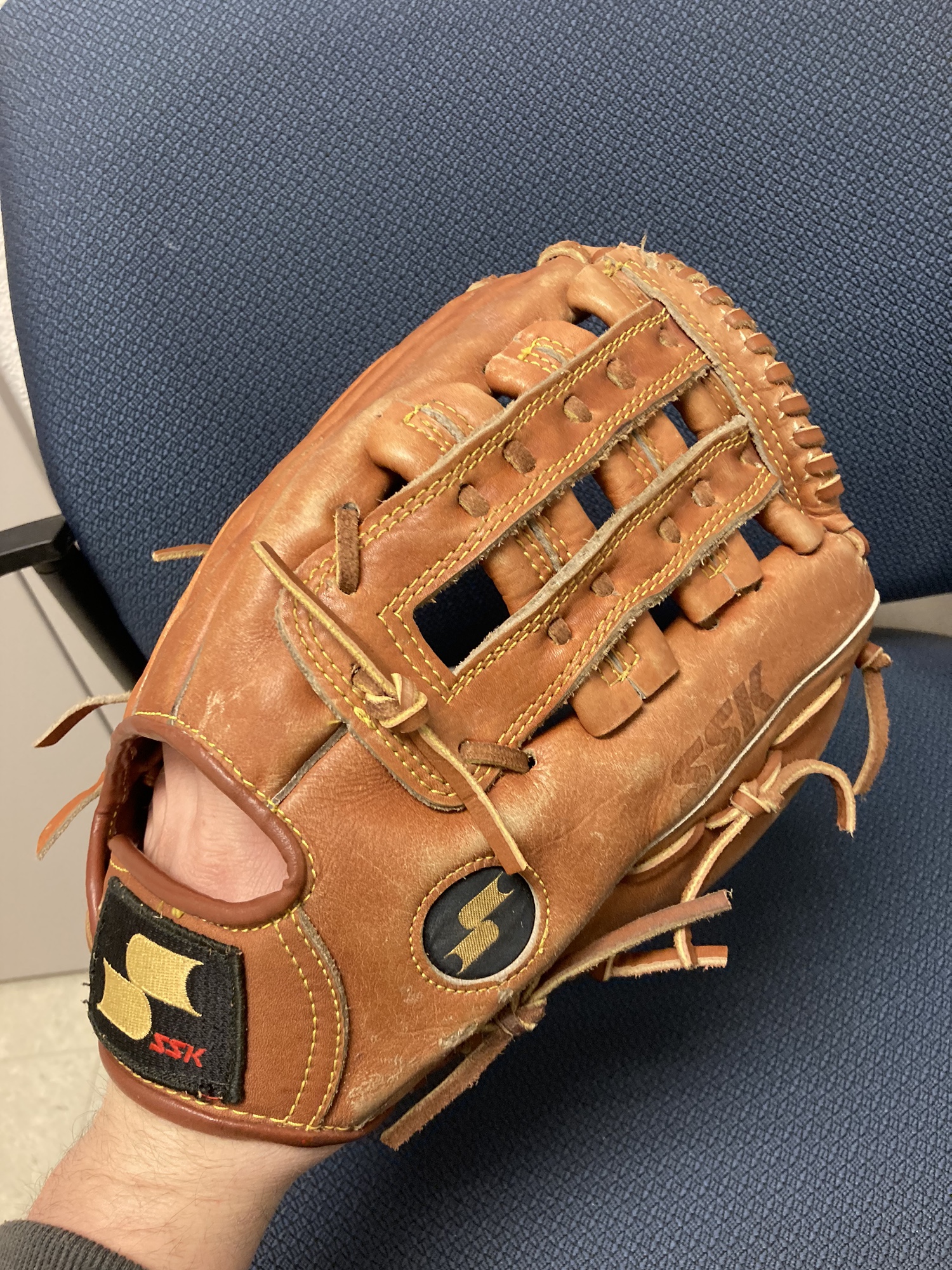 Relaced/reconditioned SSK Dimple II Glove12.5’ RHT SidelineSwap