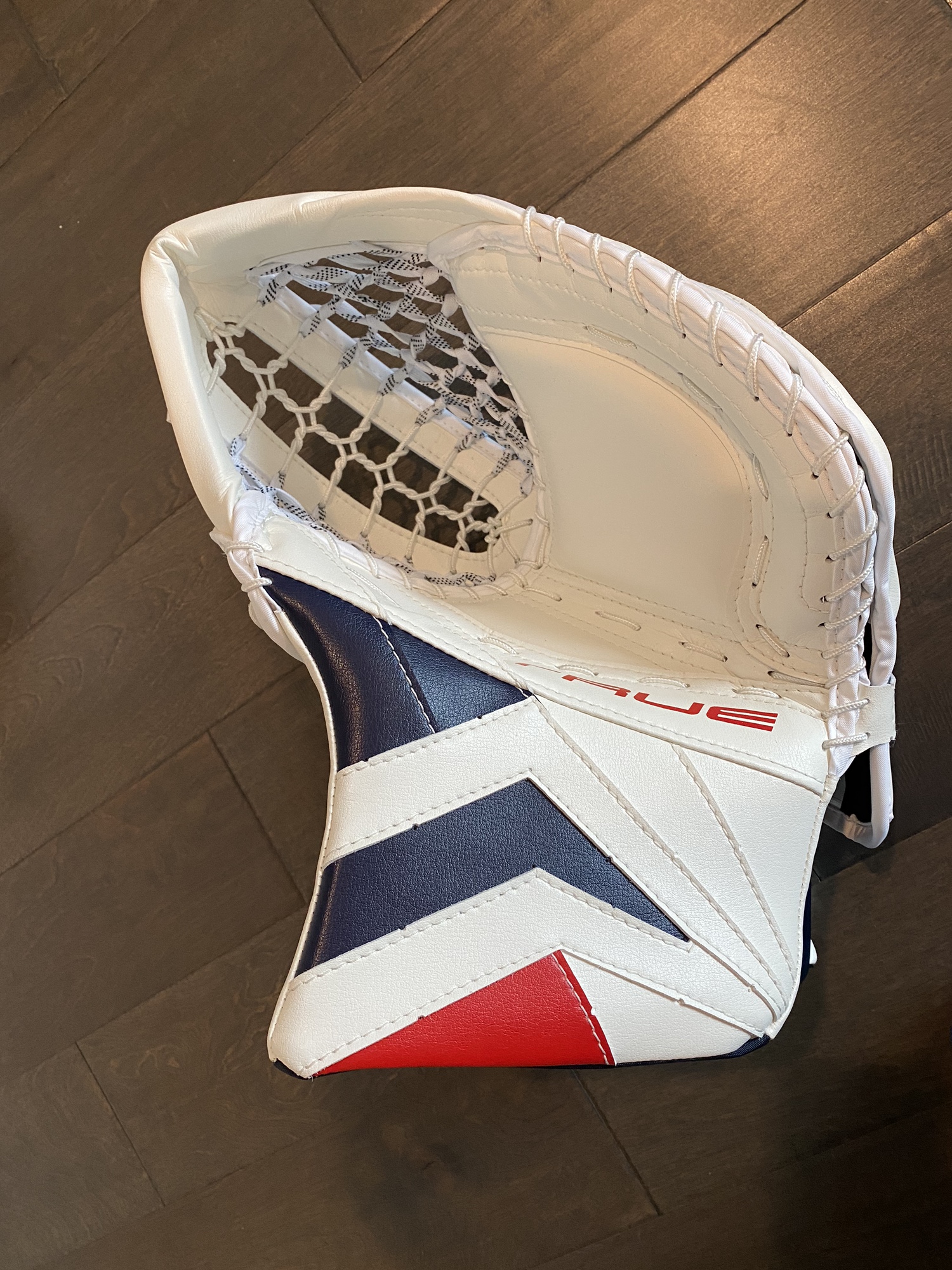 True Catalyst PX3 Goalie Full Set 31” White/Navy/Red, 580 Glove