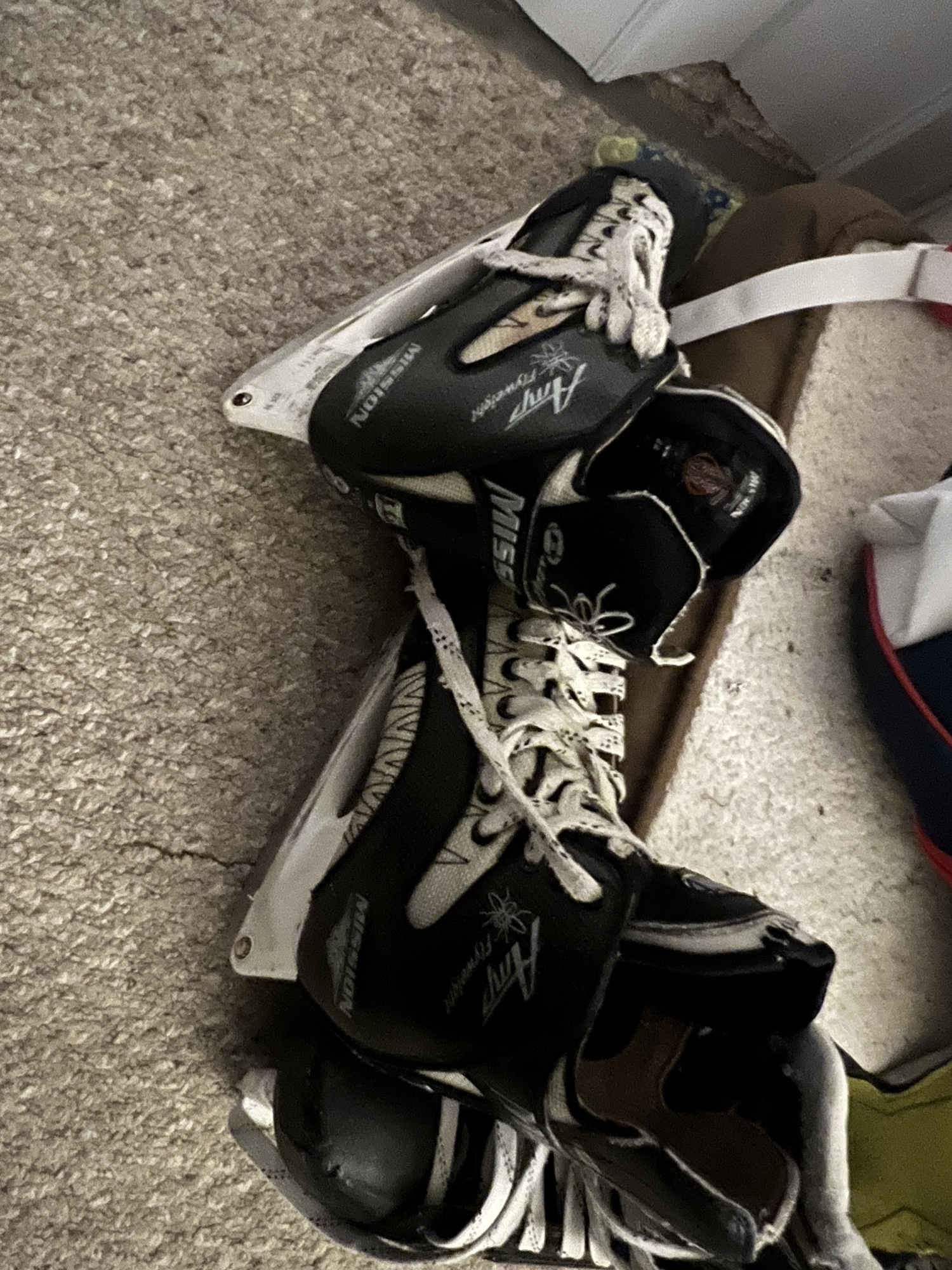 Used Mission Size 9.5 Amp Flyweight Hockey Skates SidelineSwap