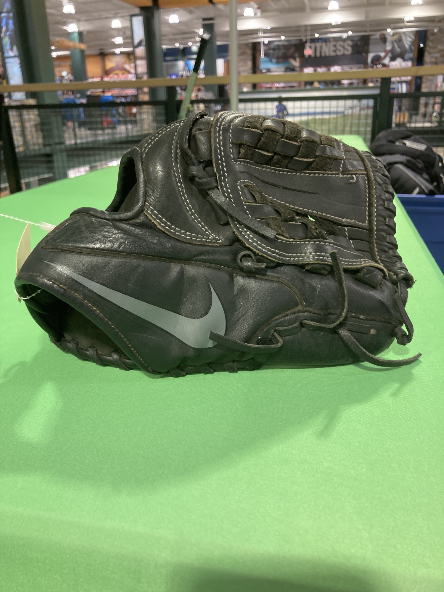 Used Nike MVP Right Hand Throw Infield Baseball Glove 11.5" SidelineSwap