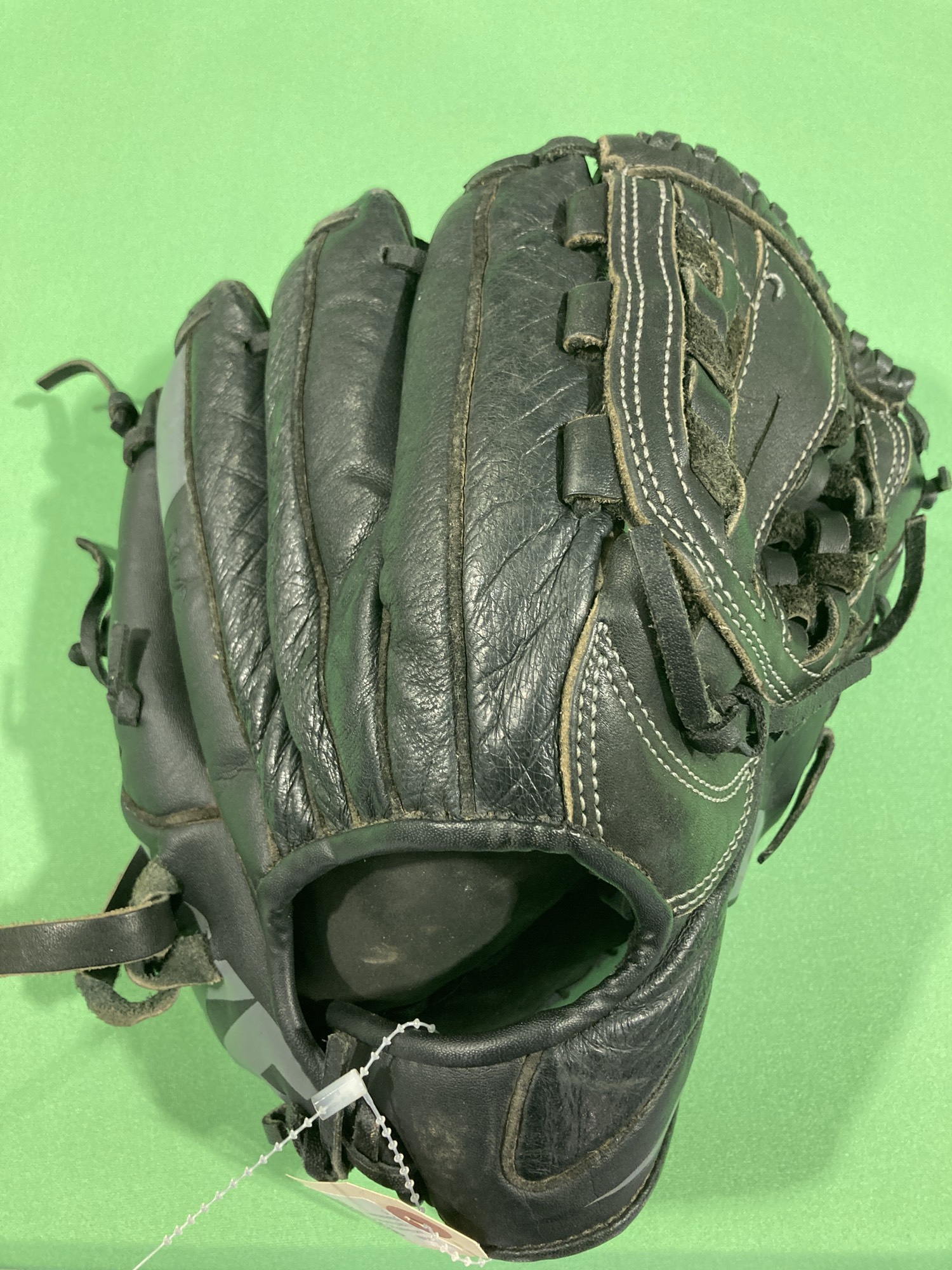 Used Nike MVP Right Hand Throw Infield Baseball Glove 11.5" SidelineSwap