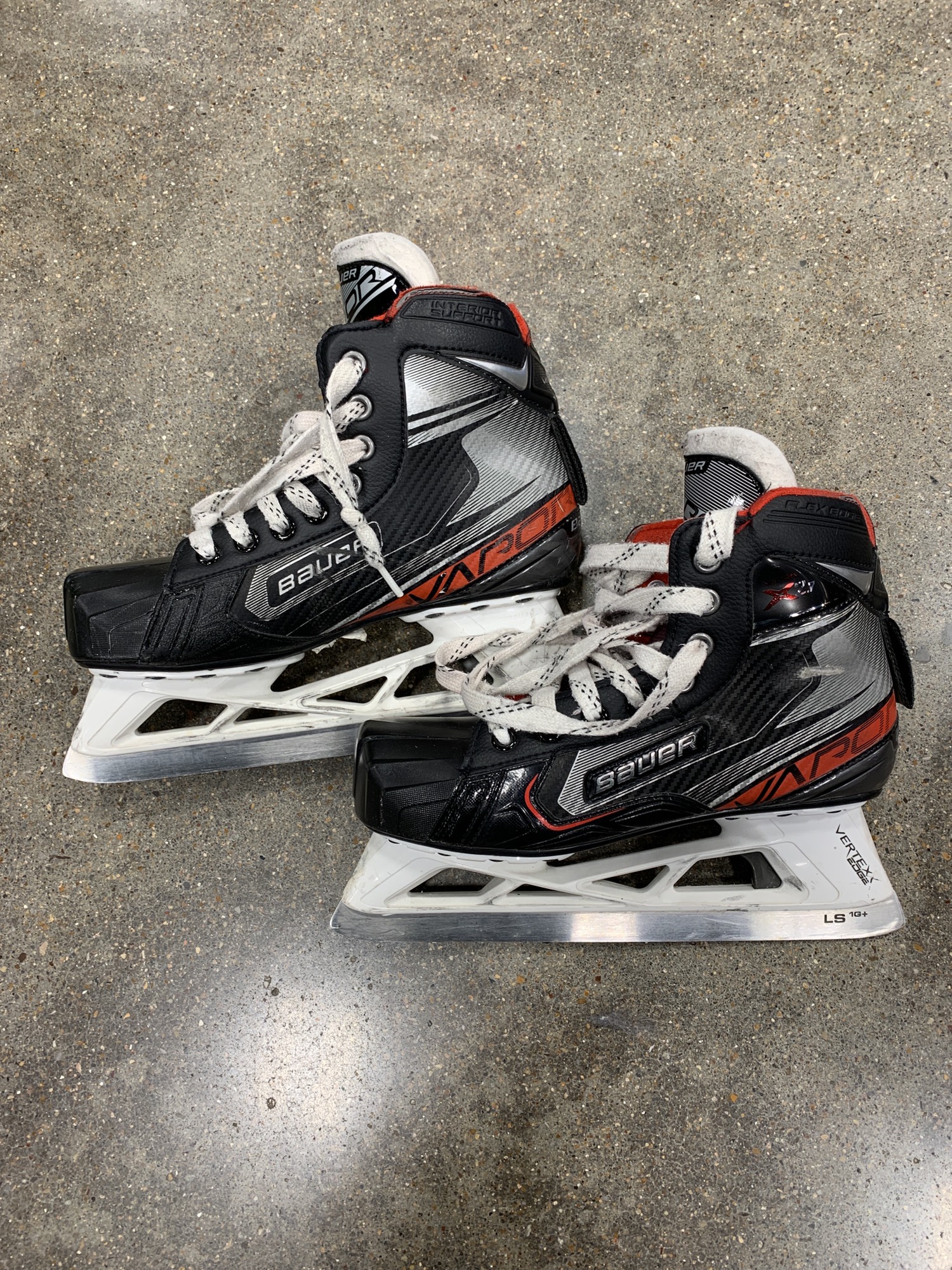 Junior Used Bauer Vapor X2.7 Hockey Goalie Skates D&R (Regular) 5.0 SidelineSwap