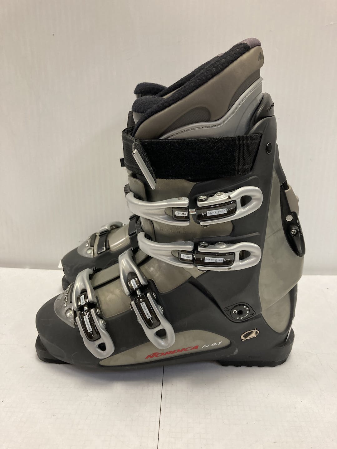 Used Nordica N 9.1 280 Mp M10 W11 Men's Downhill Ski Boots