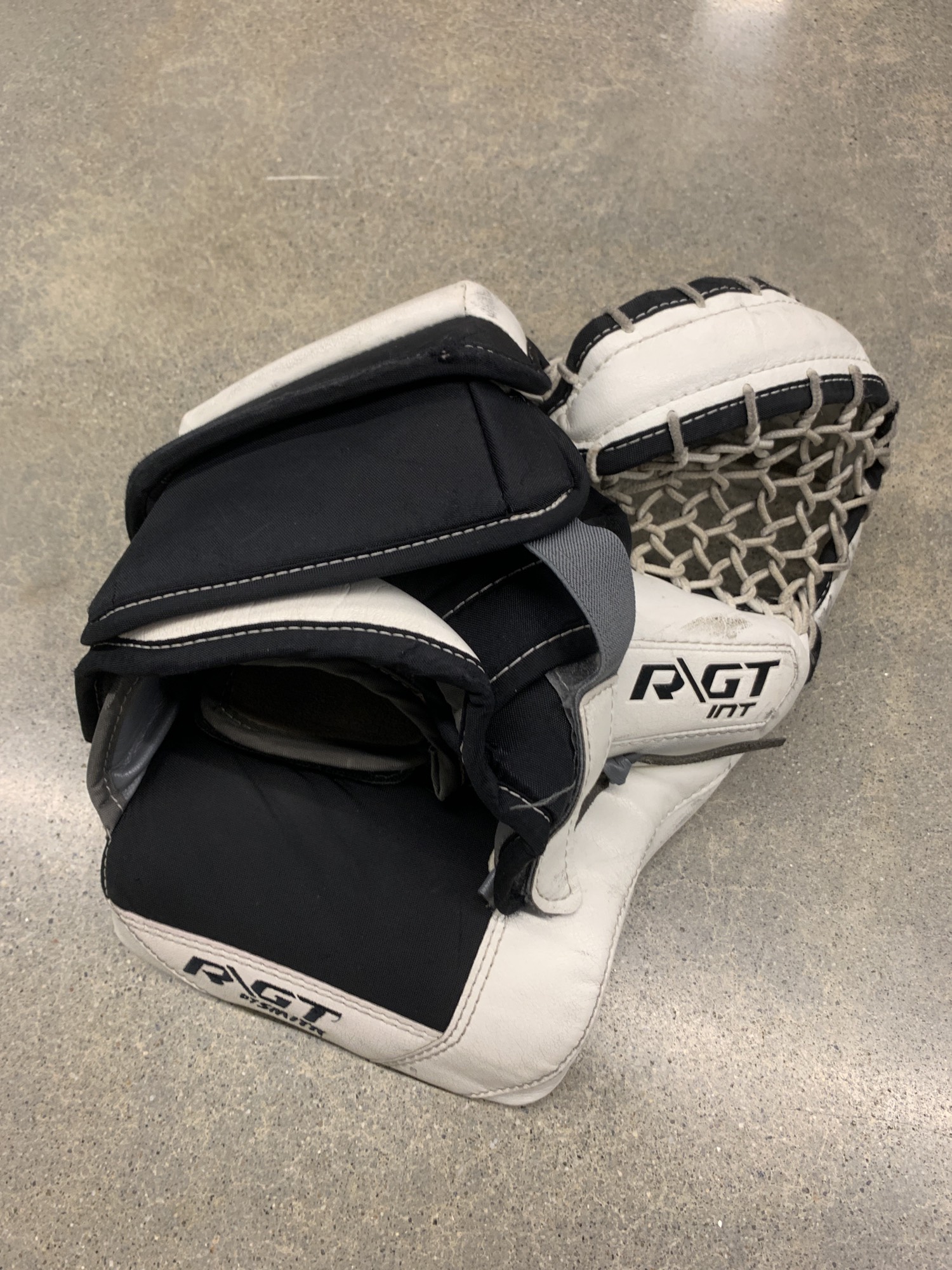 Used Intermediate Warrior Ritual GT Regular Hockey Goalie Glove