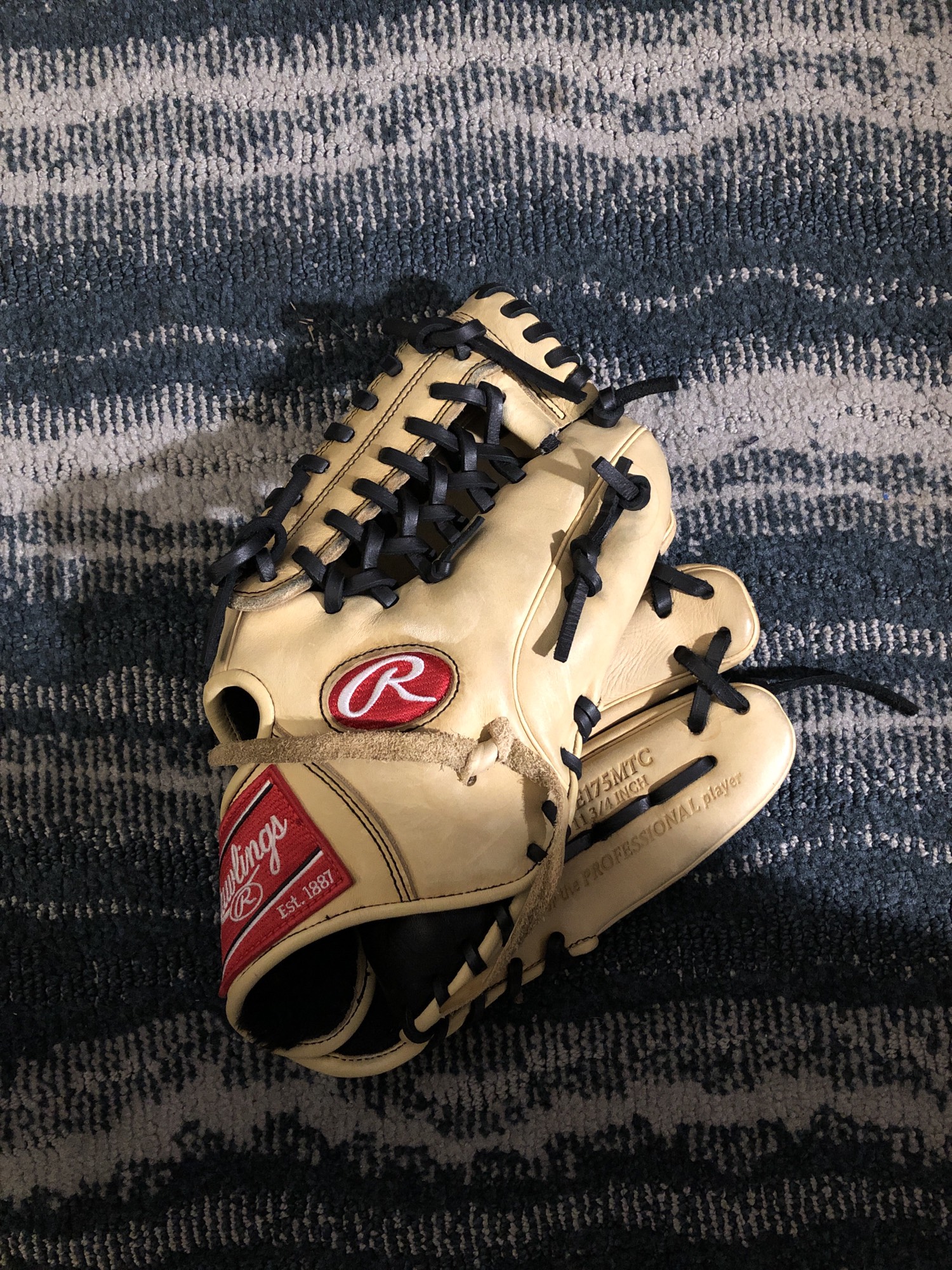 Used Rawlings Gold Glove Elite Right Hand Throw Baseball Glove 11.75