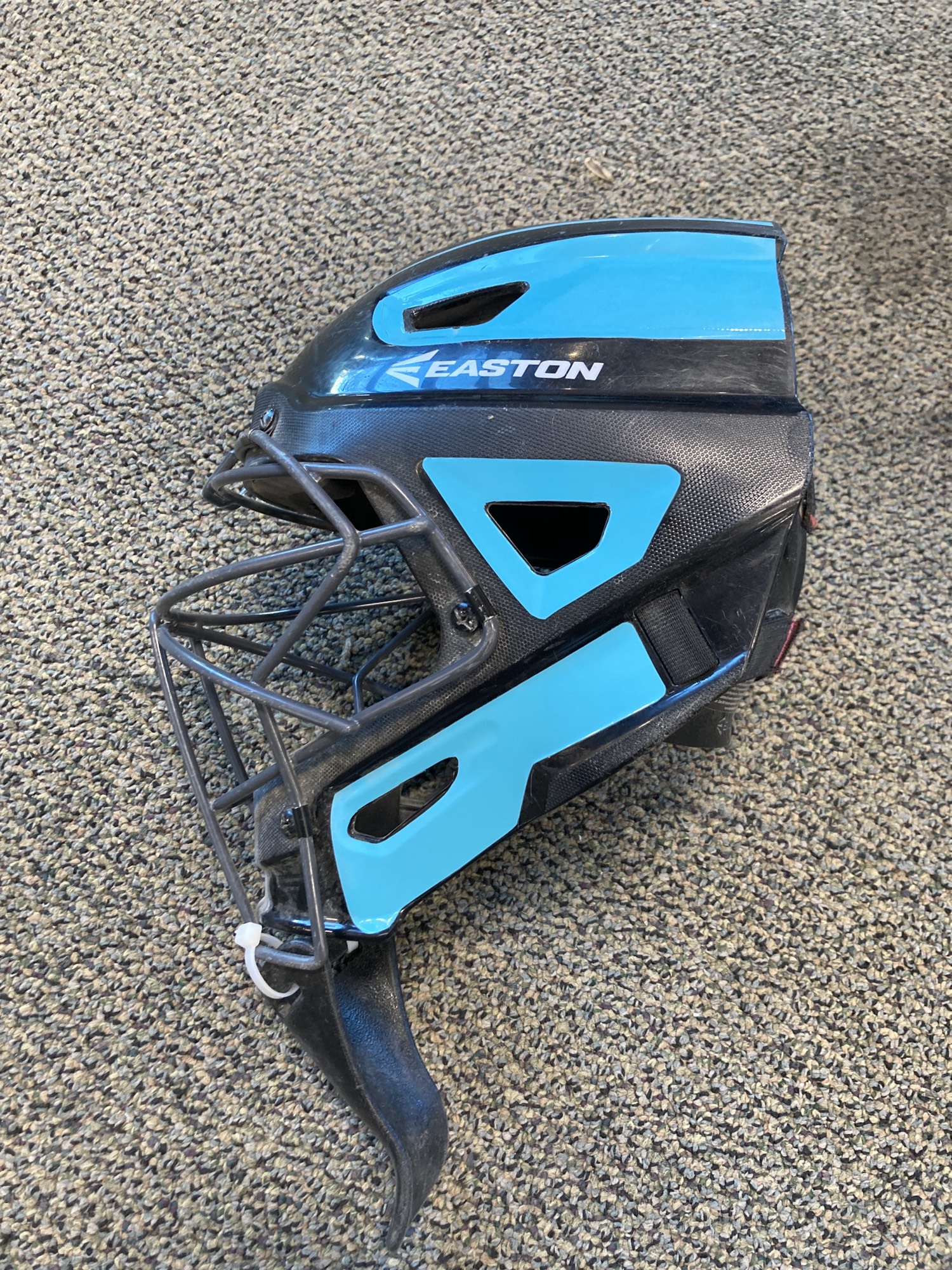 Used Intermediate Easton Catcher's Mask SidelineSwap