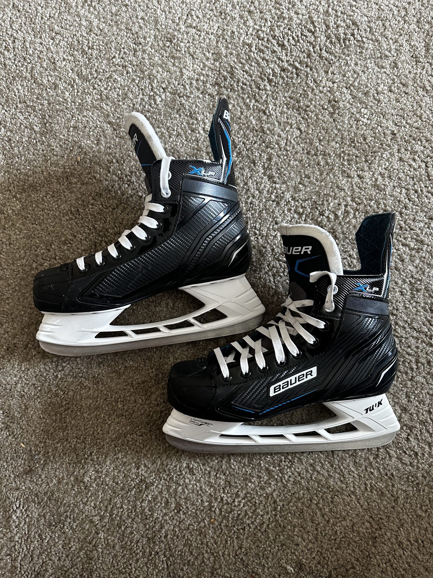 Used Bauer Regular Width Size 9 XLP Hockey Skates SidelineSwap