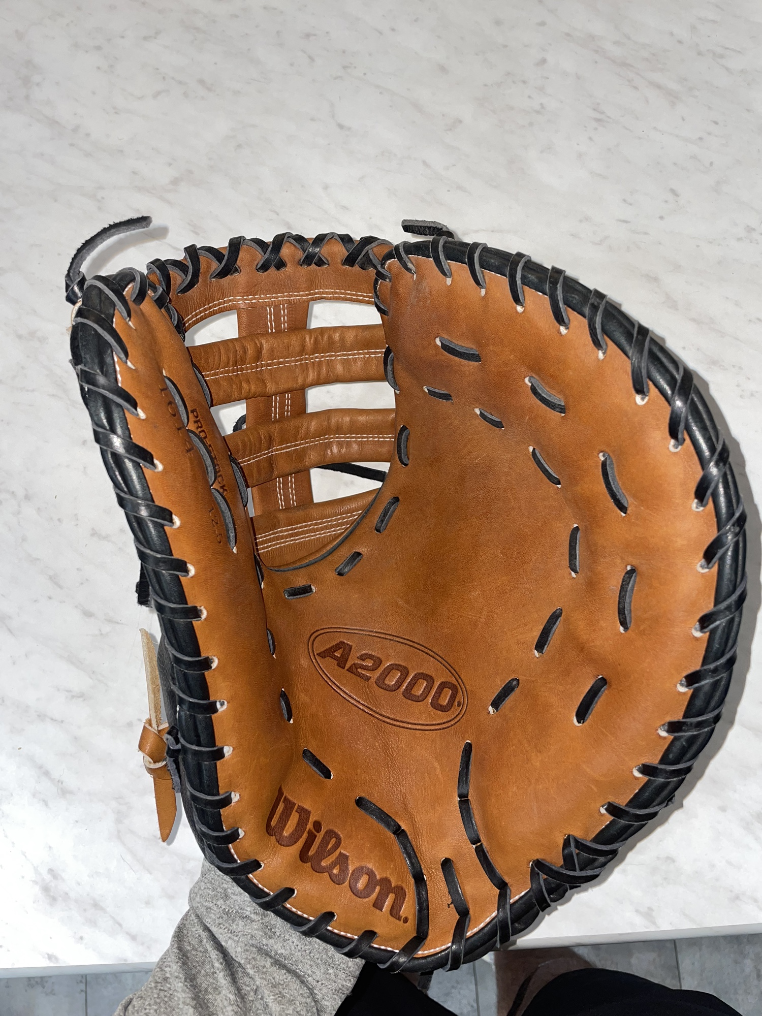 BASEBALL BRAND NEW Wilson A2000 SuperSkin 12.5" First Base Mitt