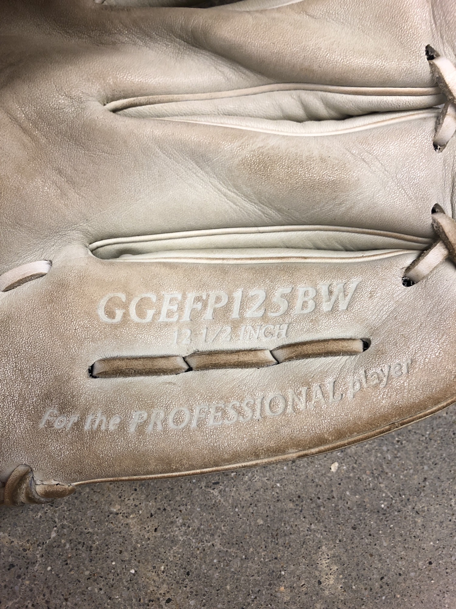 Used Rawlings Gold Glove Elite RightHand Throw Infield Softball Glove