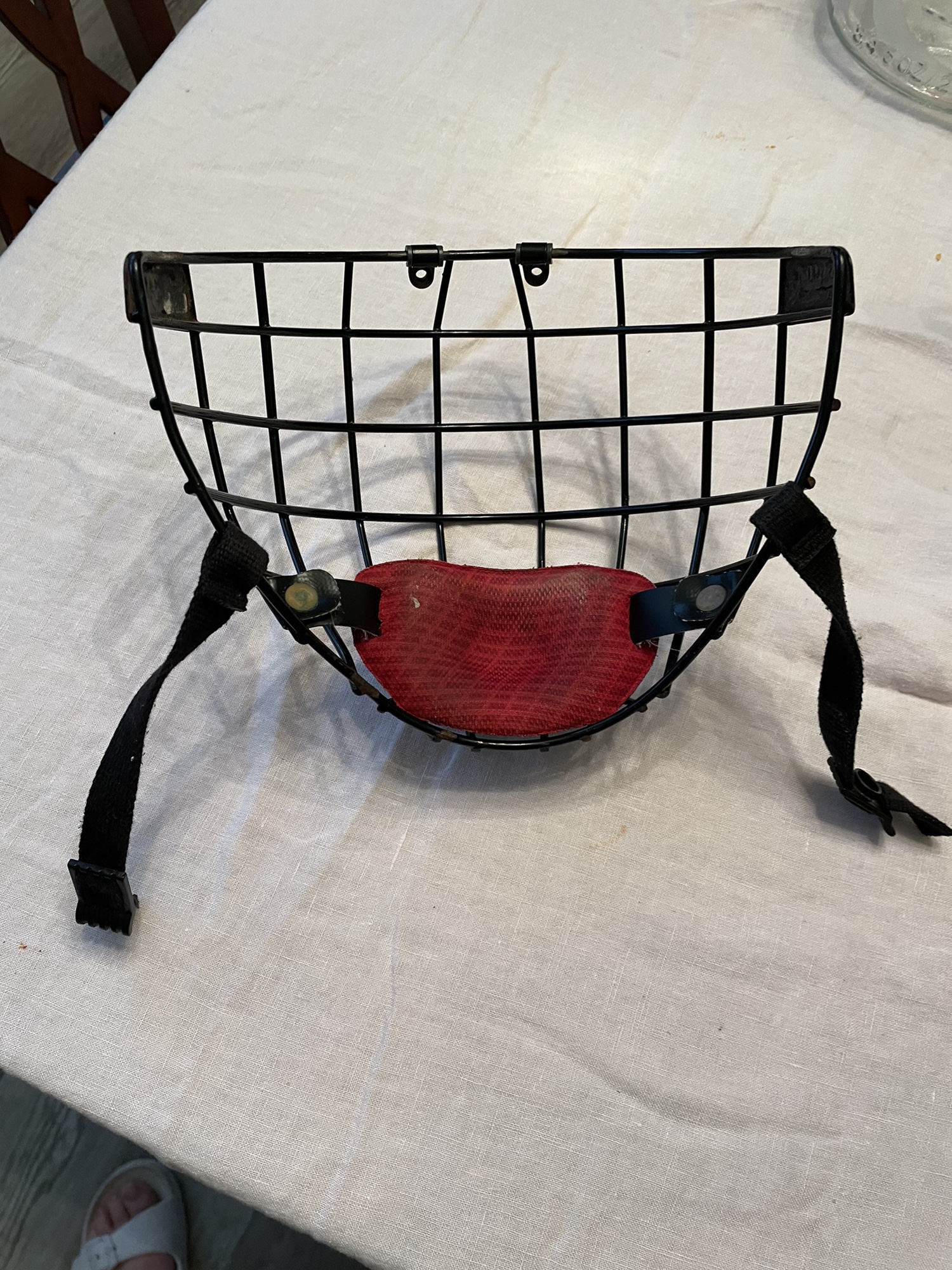 Black hockey cage CCM 580 SidelineSwap