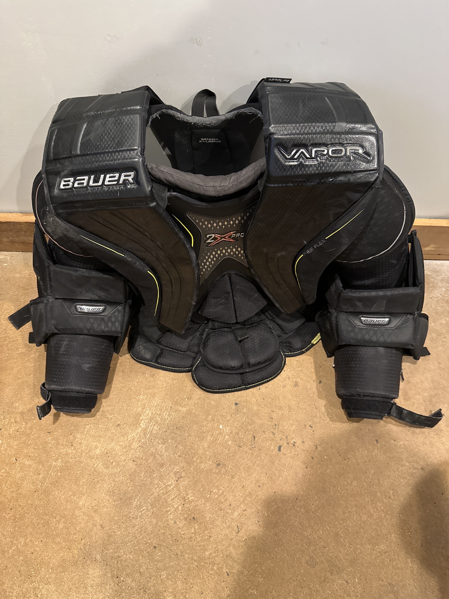 Used XL Bauer Vapor 2X Pro Goalie Chest Protector SidelineSwap