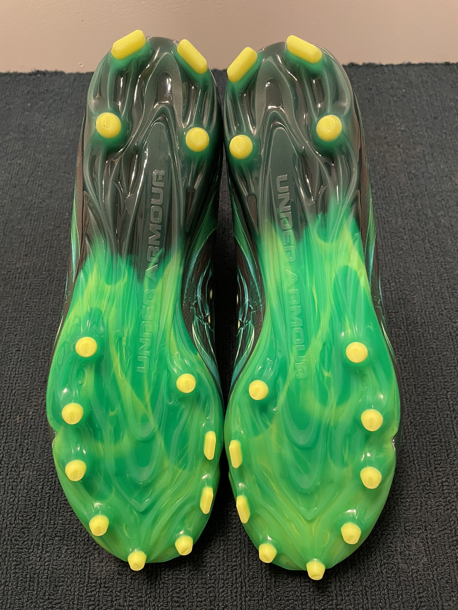 Under Armour Spotlight Lux MC LE “Green Slime” Football Cleats Size 9.5 SidelineSwap