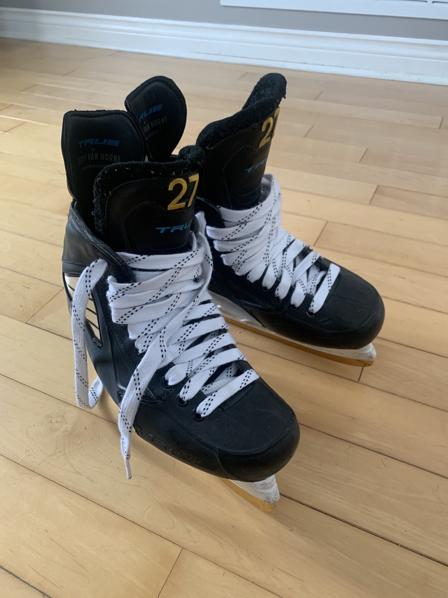 Used True Wide Width Pro Stock Size 9.5 Pro Custom Hockey Skates SidelineSwap