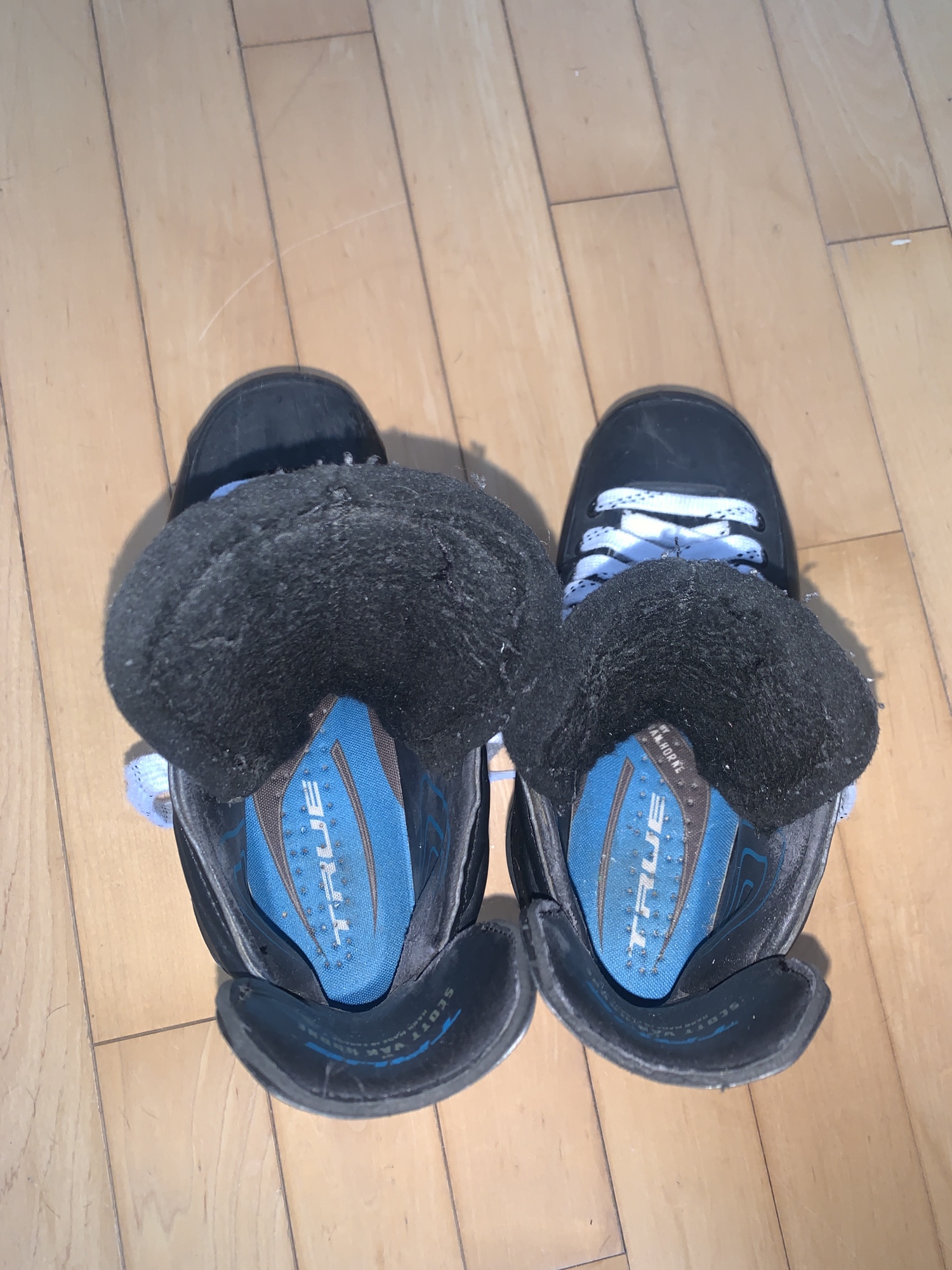 Used True Wide Width Pro Stock Size 9.5 Pro Custom Hockey Skates SidelineSwap