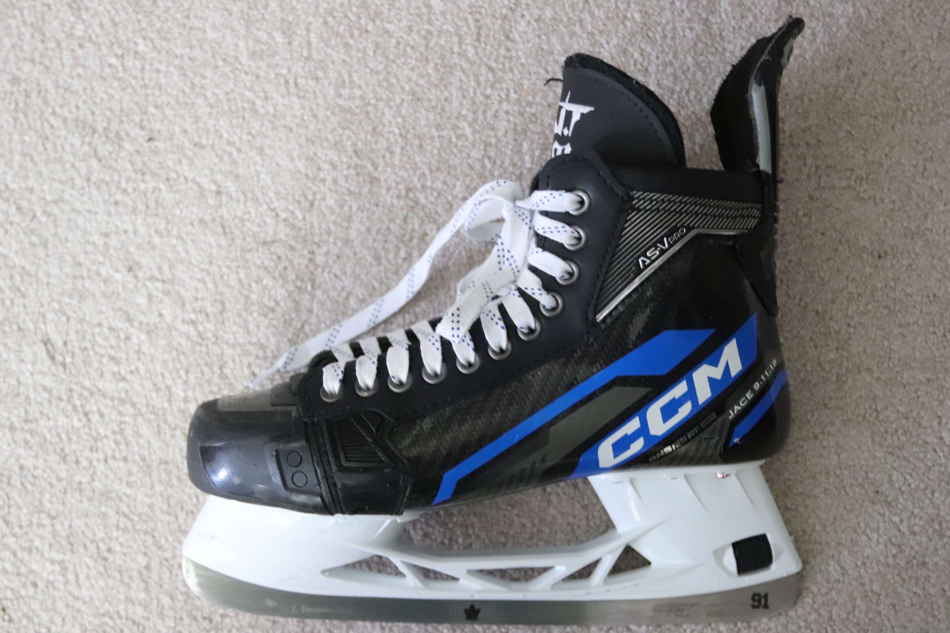 CCM Super Tacks ASV Pro Hockey Skates John Tavares Size 9.75DA
