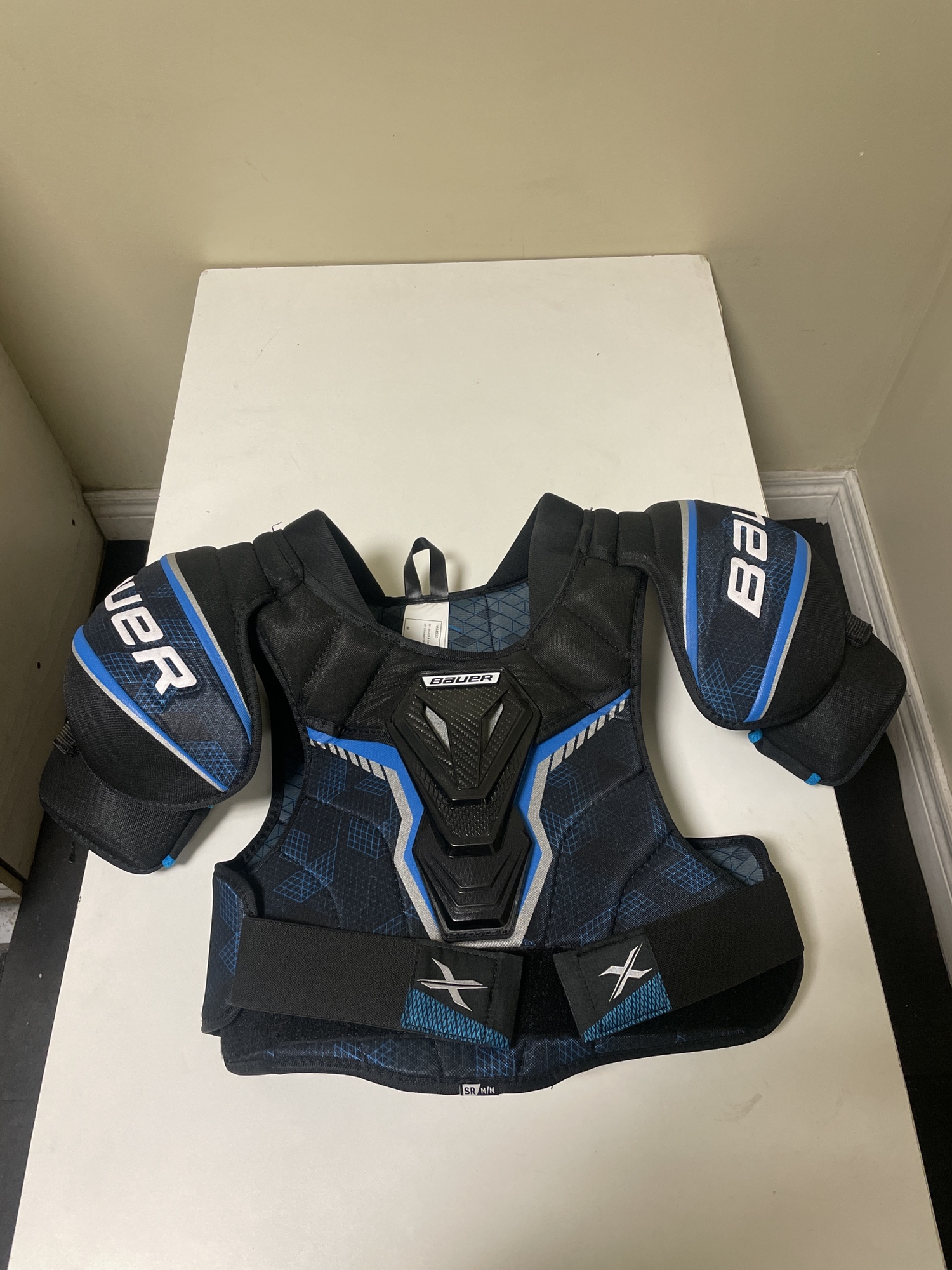 Bauer X shoulder pads Sr M, New SidelineSwap