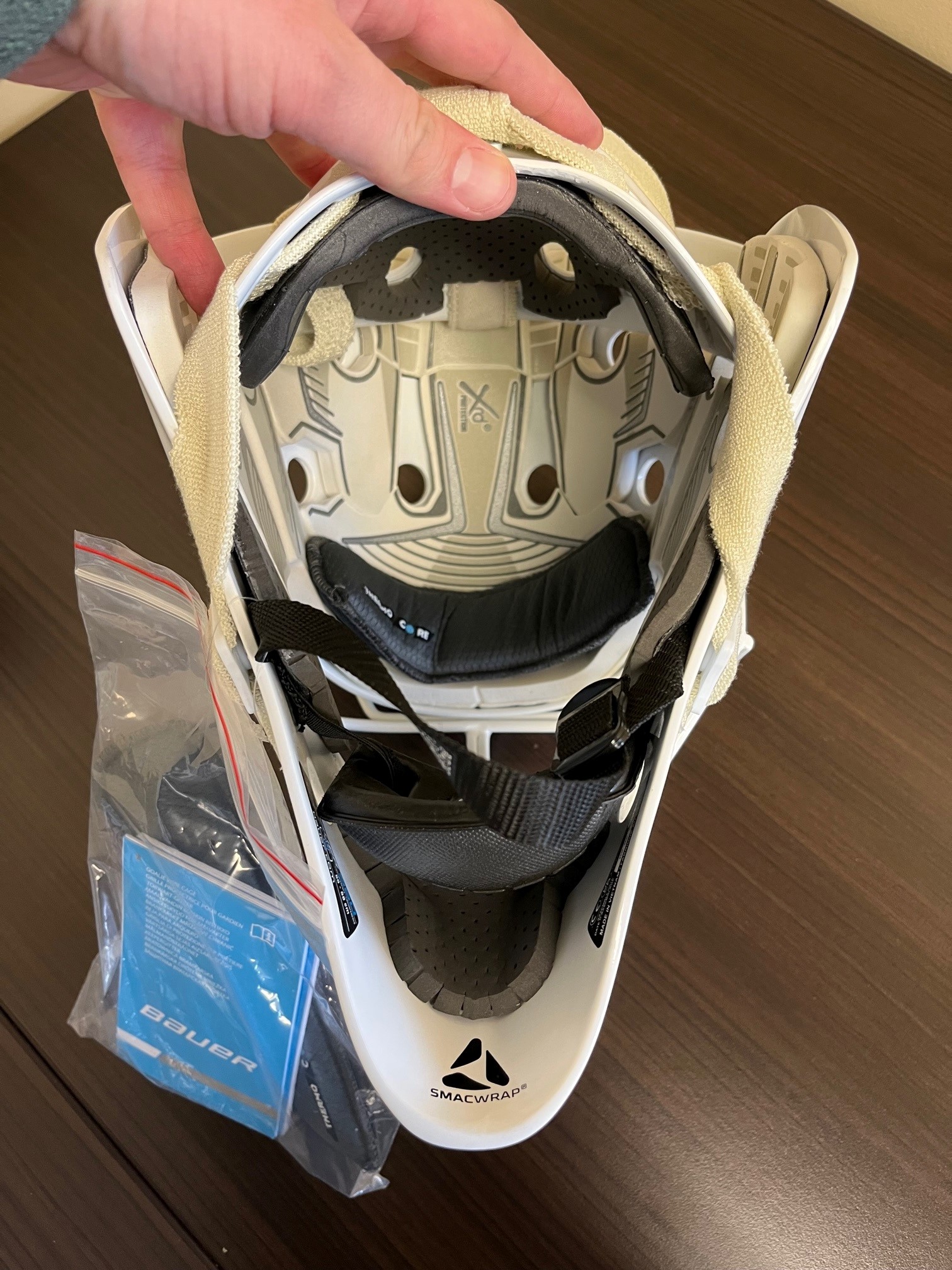 New Bauer 960 Goalie Mask with white Cat Eye Cage SidelineSwap