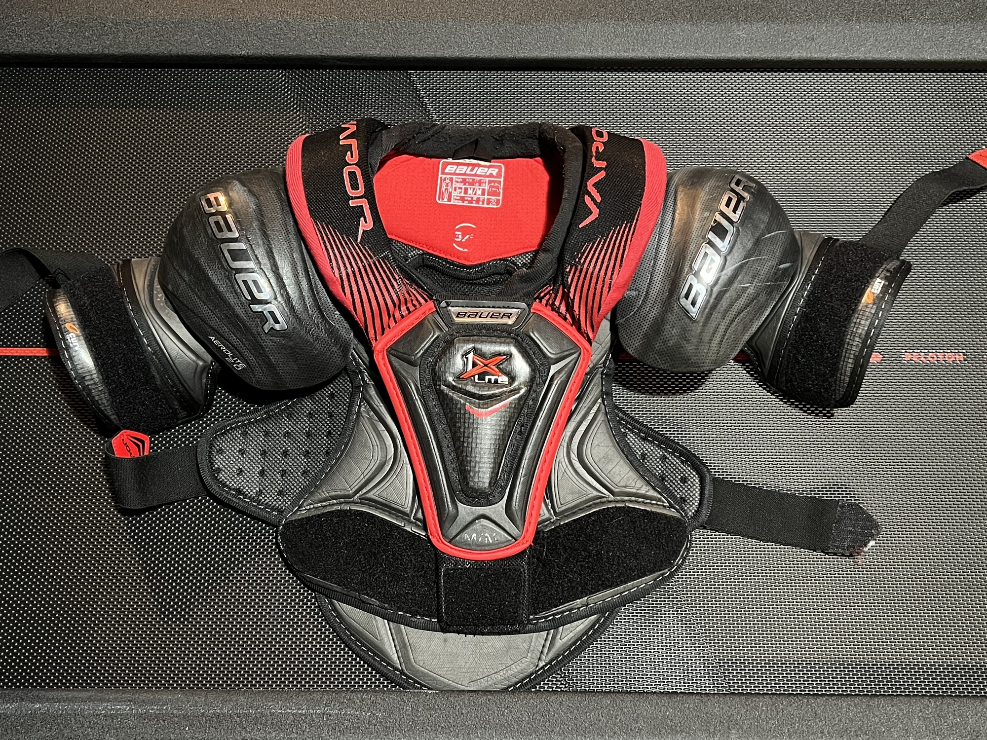 Bauer Vapor 1x lite Junior Medium shoulder pads SidelineSwap