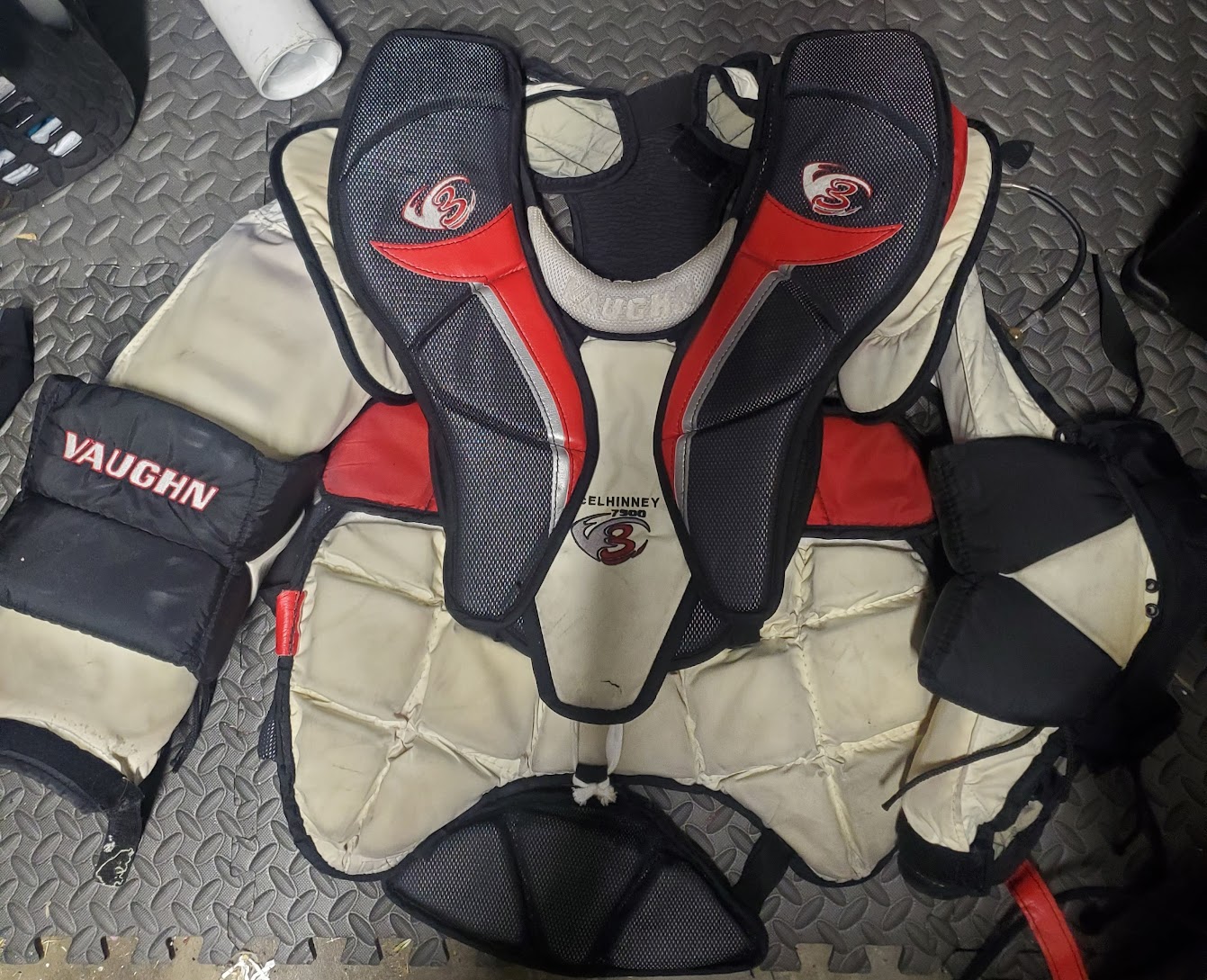 Large Vaughn Pro Stock V3 7500 Goalie Chest Protector SidelineSwap