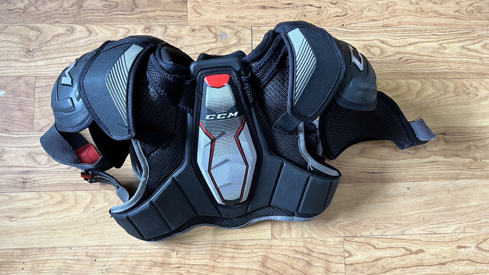 Junior Large CCM JetSpeed FT390 Shoulder Pads SidelineSwap