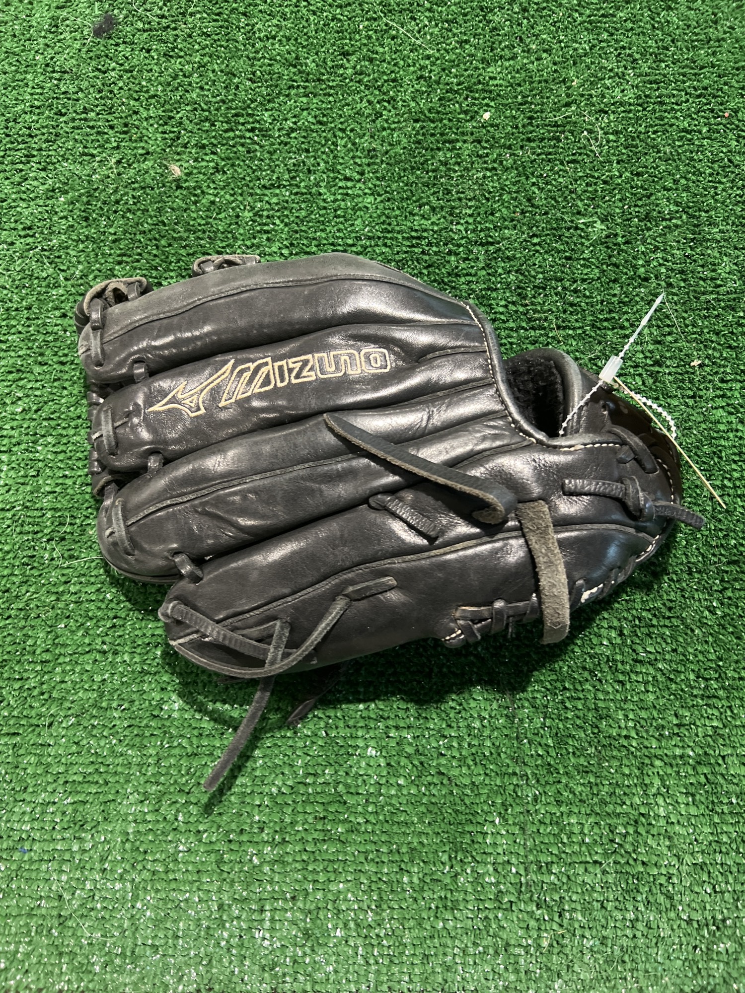 Used Mizuno MVP Prime Right Hand Throw Outfield Baseball Glove 11.5
