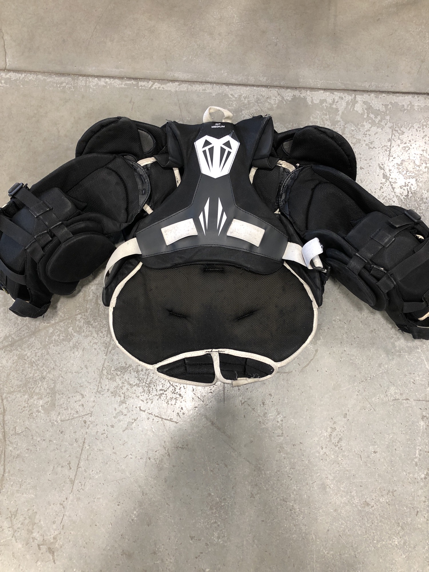 Used Intermediate Bauer Supreme S190 Hockey Goalie Chest Protector