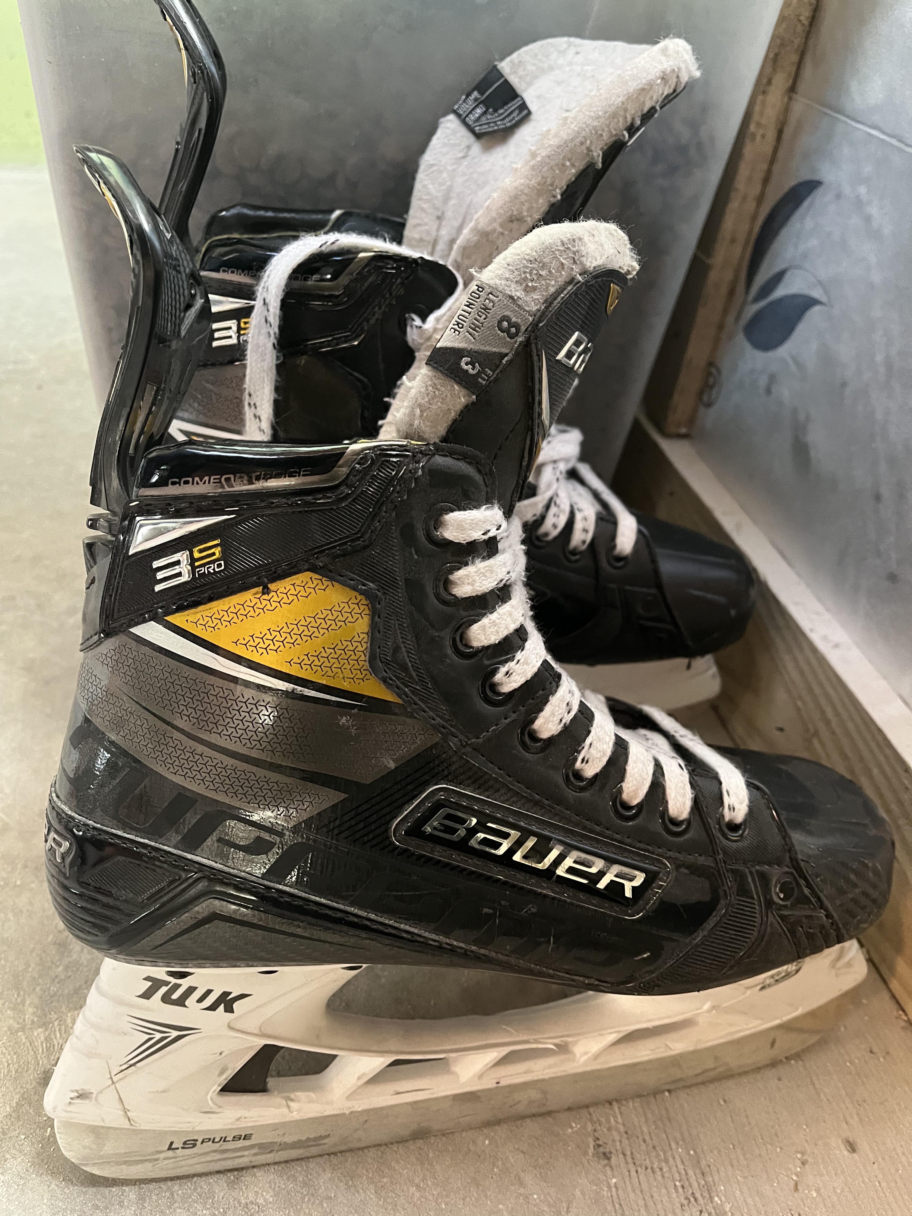 Senior Used Bauer Supreme 3S Pro Hockey Skates Size 8 SidelineSwap