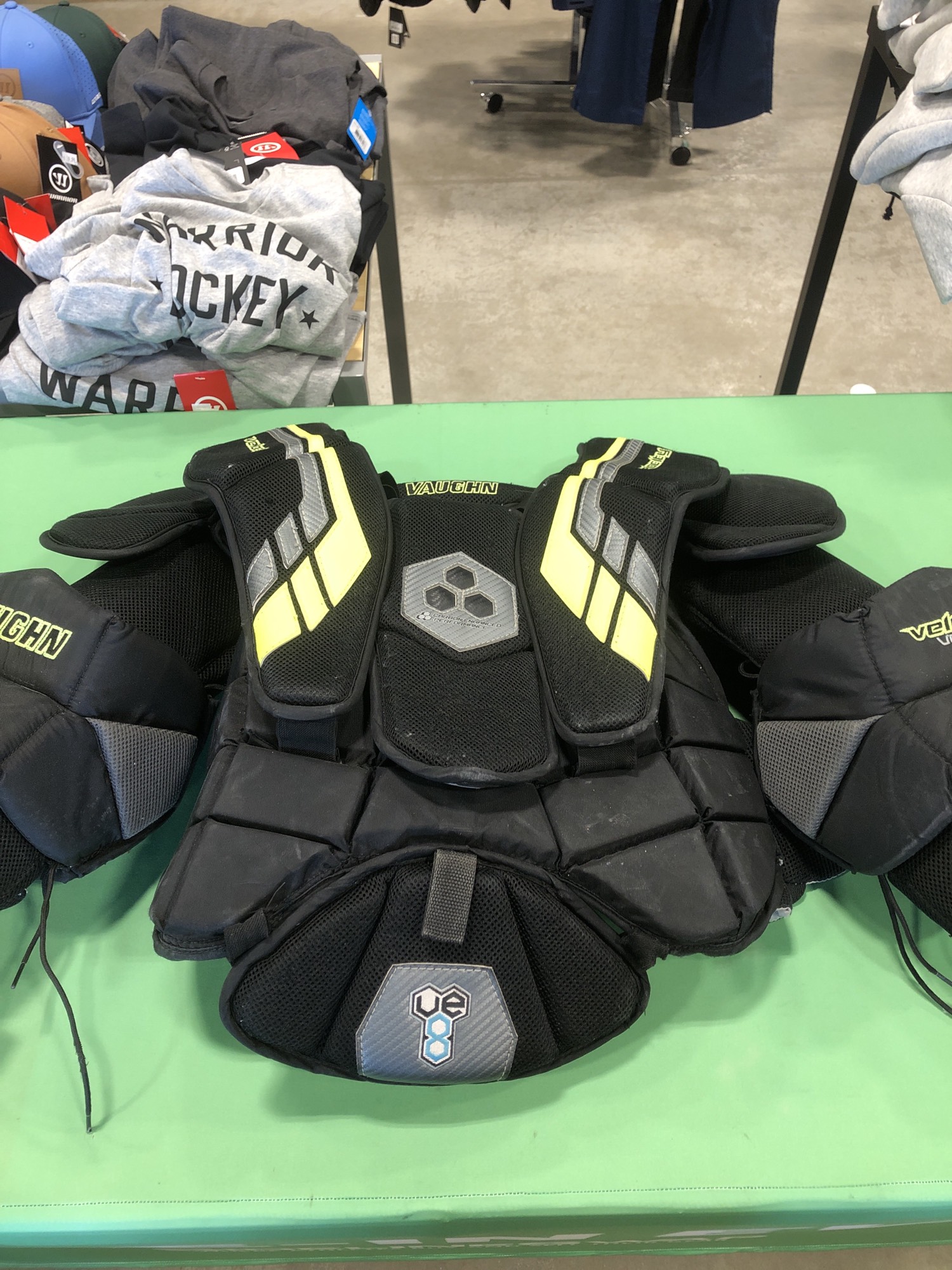 Used Vaughn Velocity VE8 Int Hockey Goalie Chest Protector (Size XL