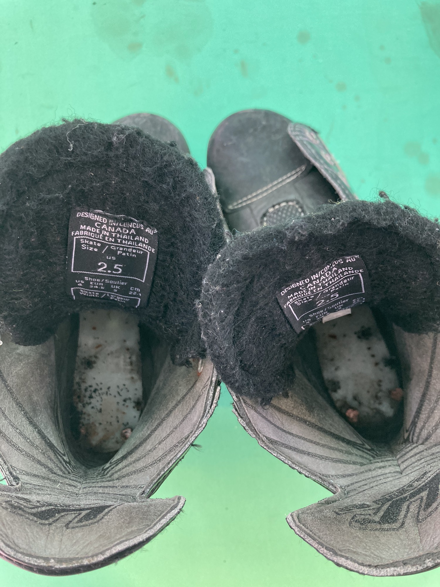 Junior Used CCM U+ Crazy Light Hockey Skates D&R (Regular) 2.5