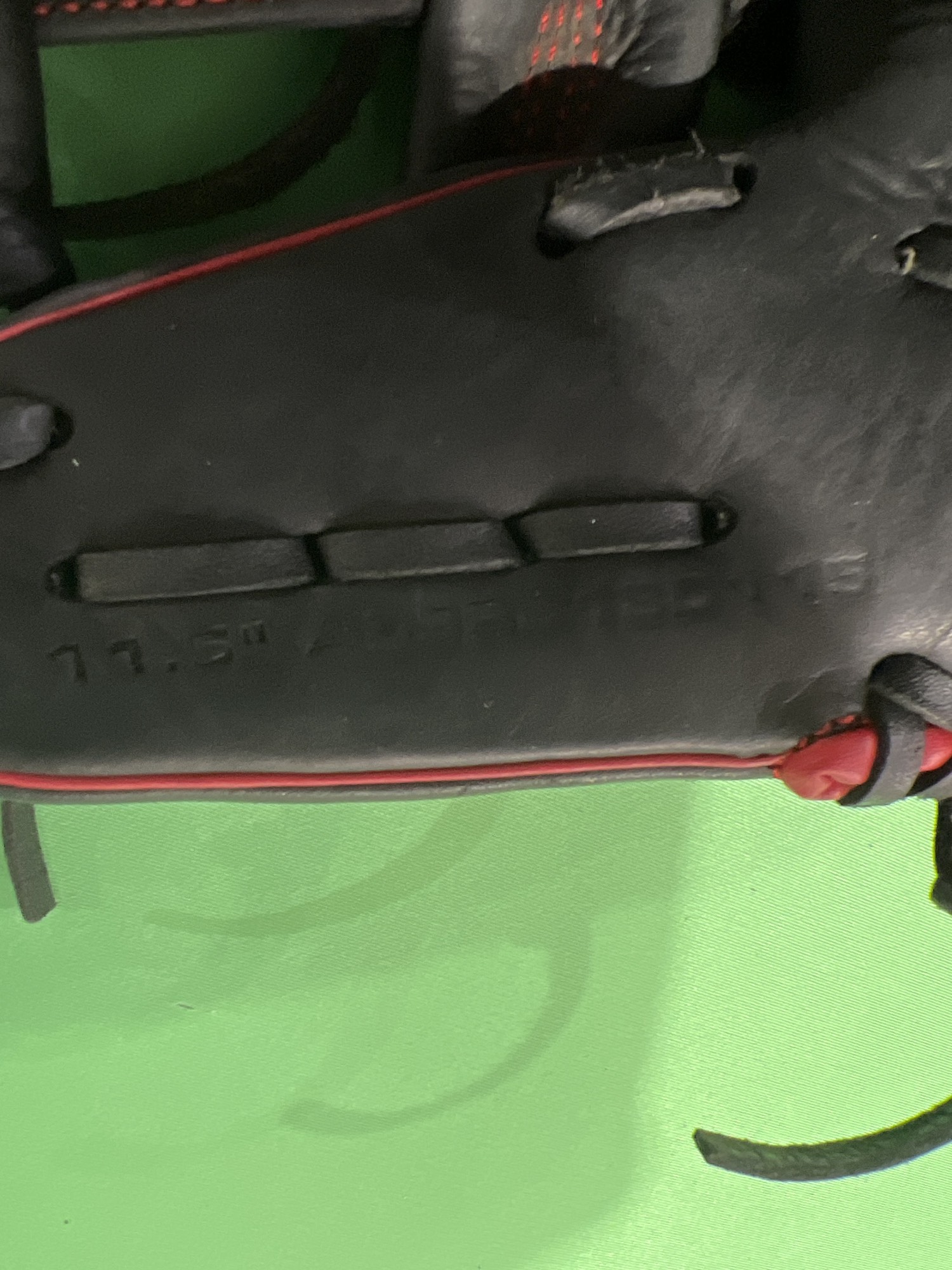 Used Wilson A950 Right Hand Throw Outfield Baseball Glove 11.5" SidelineSwap