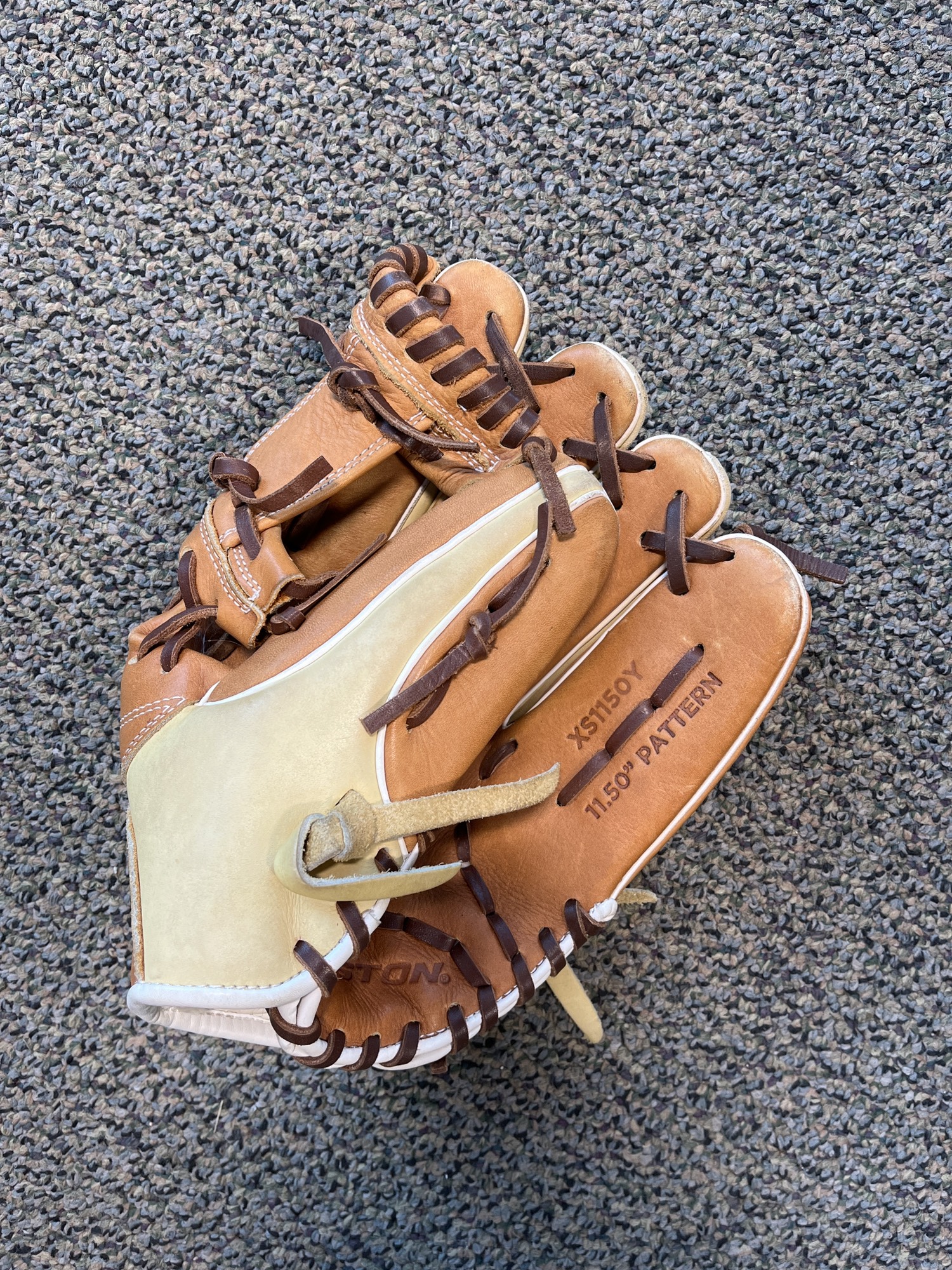 Tan Used Easton X series Right Hand Throw Infield Baseball Glove 11.5