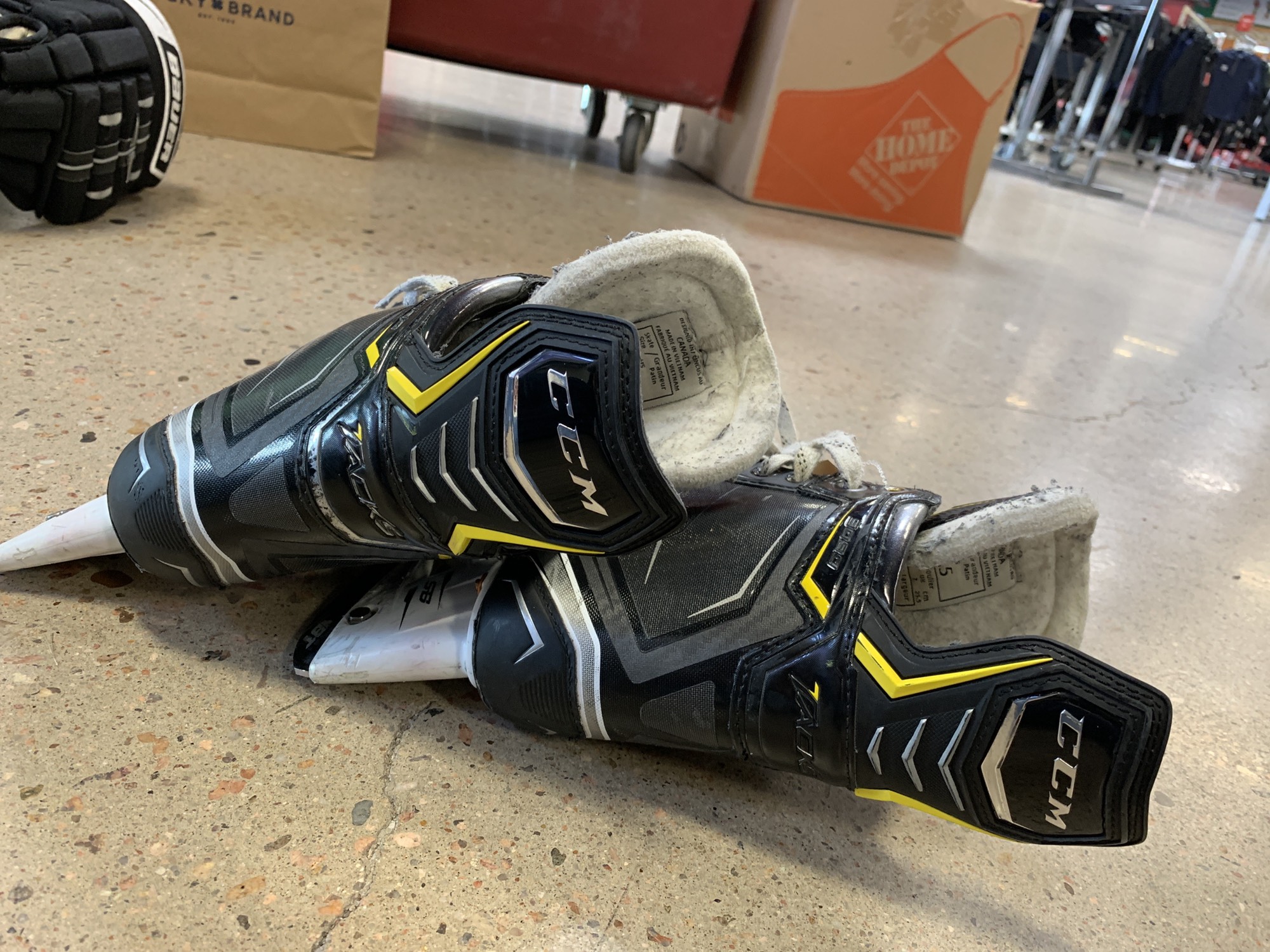 Senior Used CCM Tacks 9090 Hockey Skates D&R (Regular) 6.5 SidelineSwap