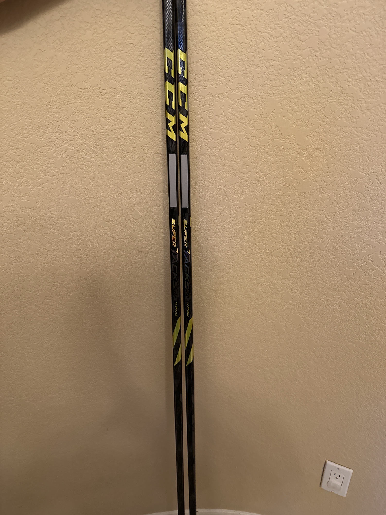 Intermediate Right Handed P29 Super Tacks AS4 Pro Hockey Stick