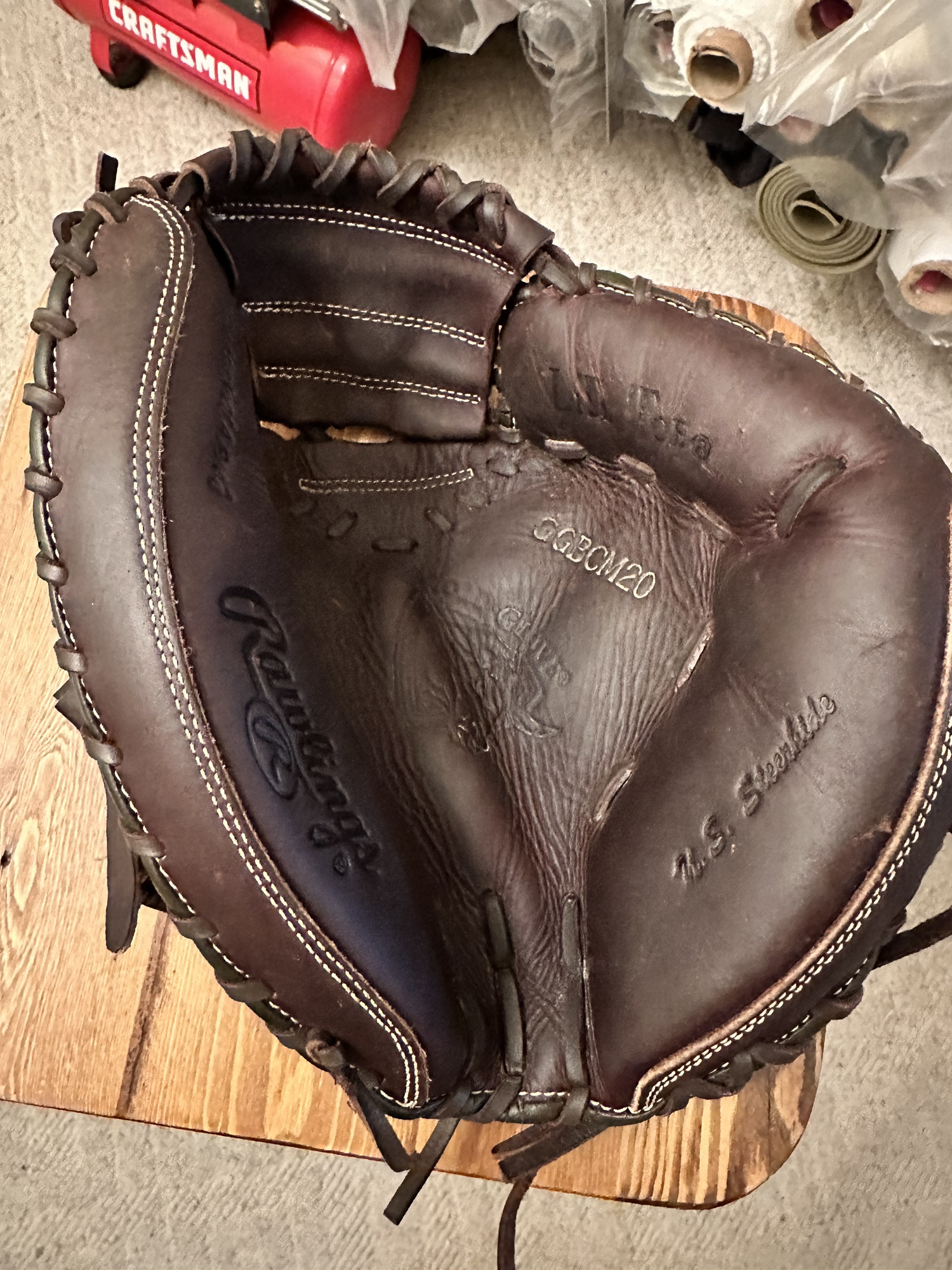 Rawlings Gold Glove Catchers Mitt SidelineSwap