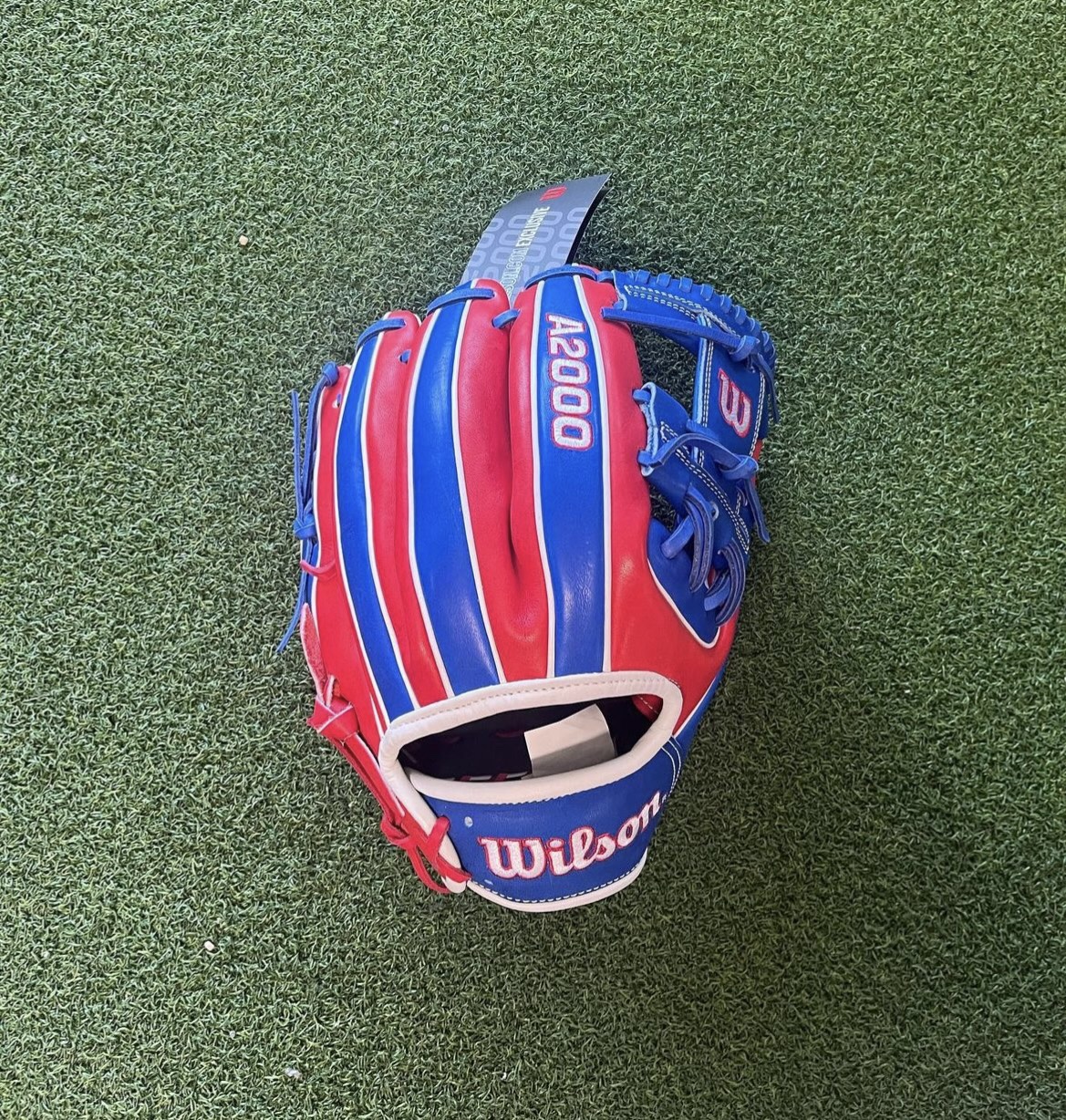 Wilson Exclusive Infield 11.5" A2000 Baseball Glove SidelineSwap