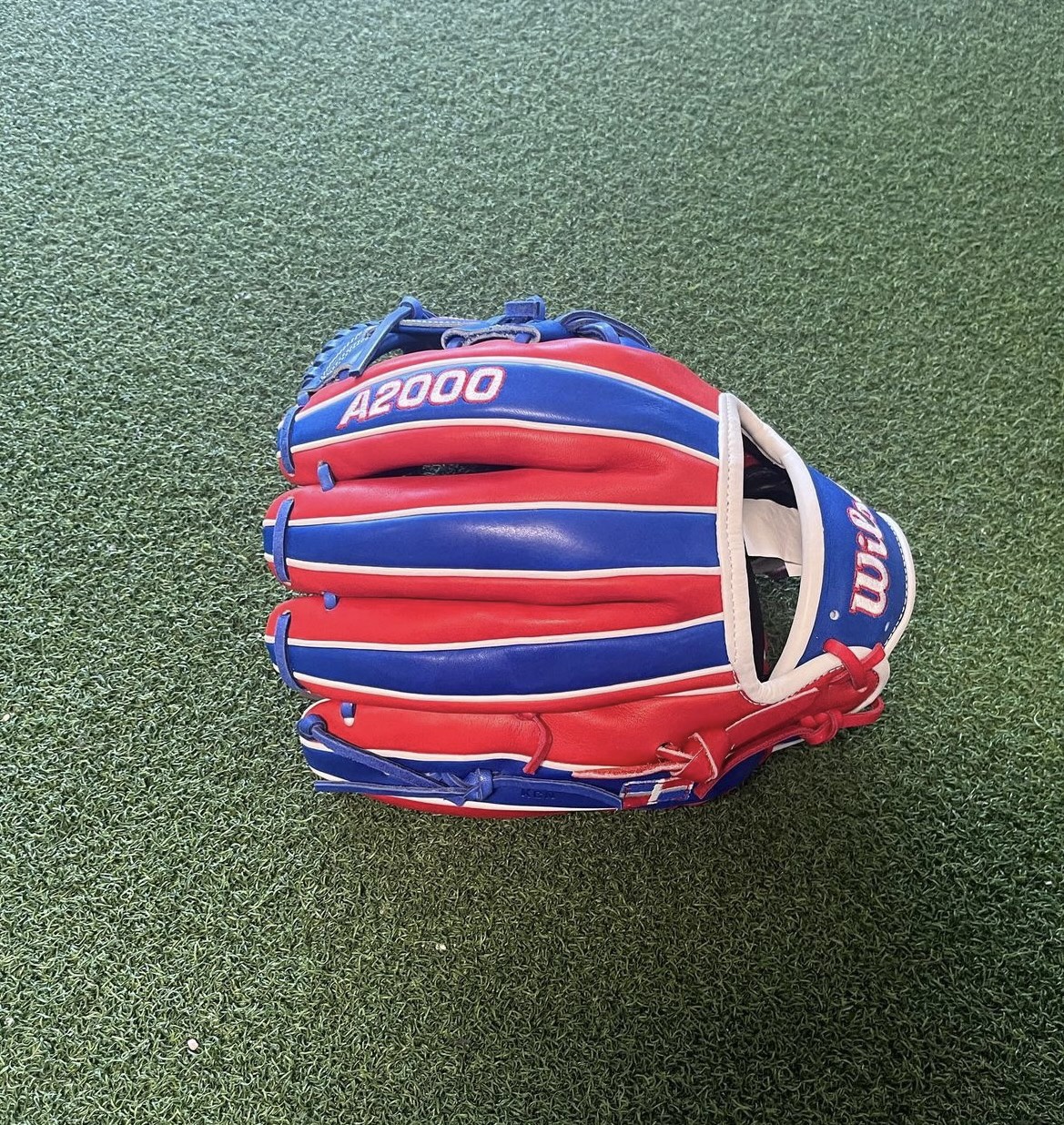 Wilson Exclusive Infield 11.5" A2000 Baseball Glove SidelineSwap
