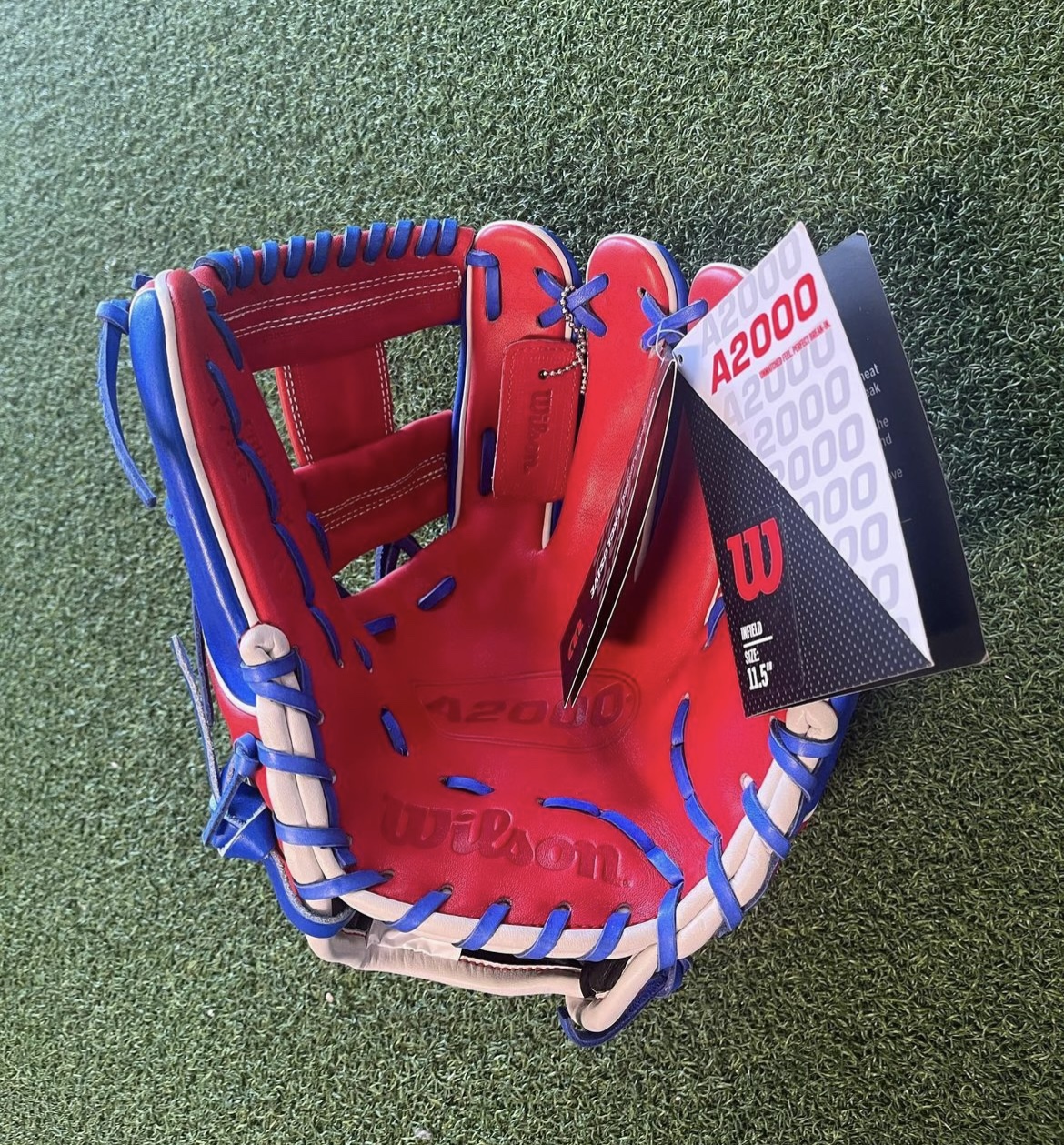 Wilson Exclusive Infield 11.5" A2000 Baseball Glove SidelineSwap