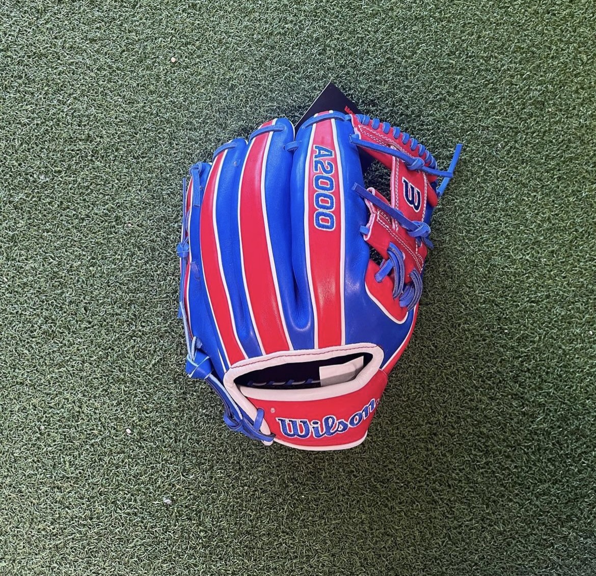 Wilson Exclusive Infield 11.5" A2000 Baseball Glove SidelineSwap